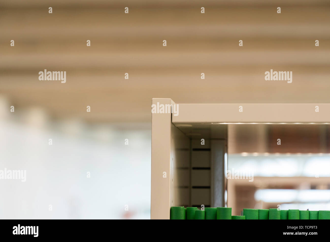 L'igname bouillie nigérian dans un contenant de plastique Banque D'Images