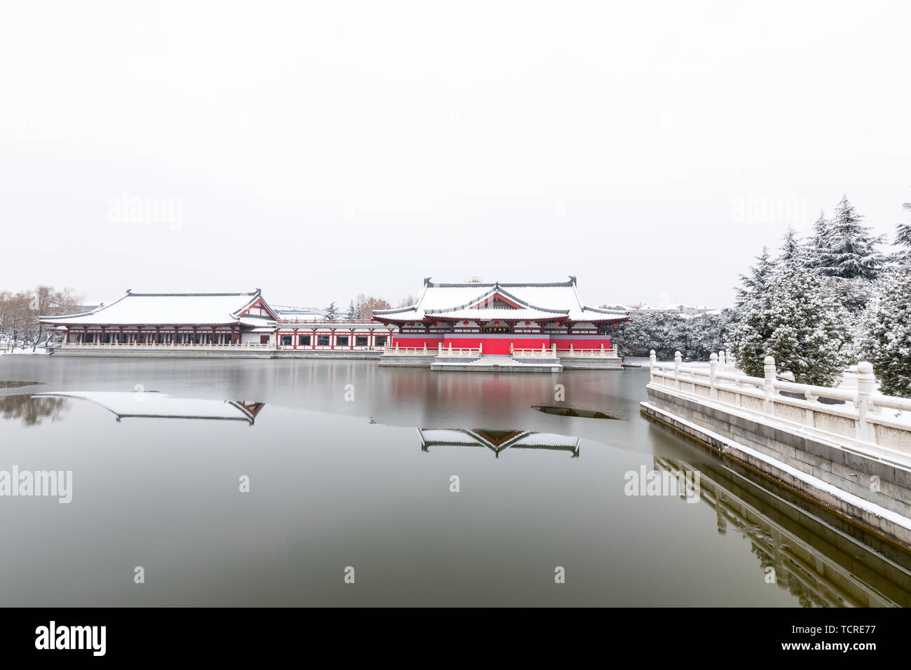 Ancienne ville Xi'an Qujiang Scenic Area Big Wild Goose Pagoda Rainbow Garden City South Lake Scenery Banque D'Images