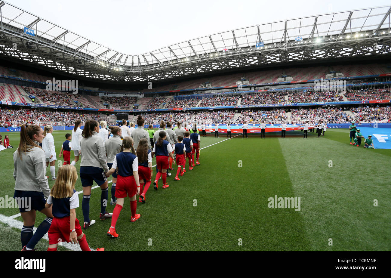 Les joueurs de l'Écosse à pied sur le terrain lors de la Coupe du Monde féminine de la fifa, Groupe d match au stade de Nice. Banque D'Images
