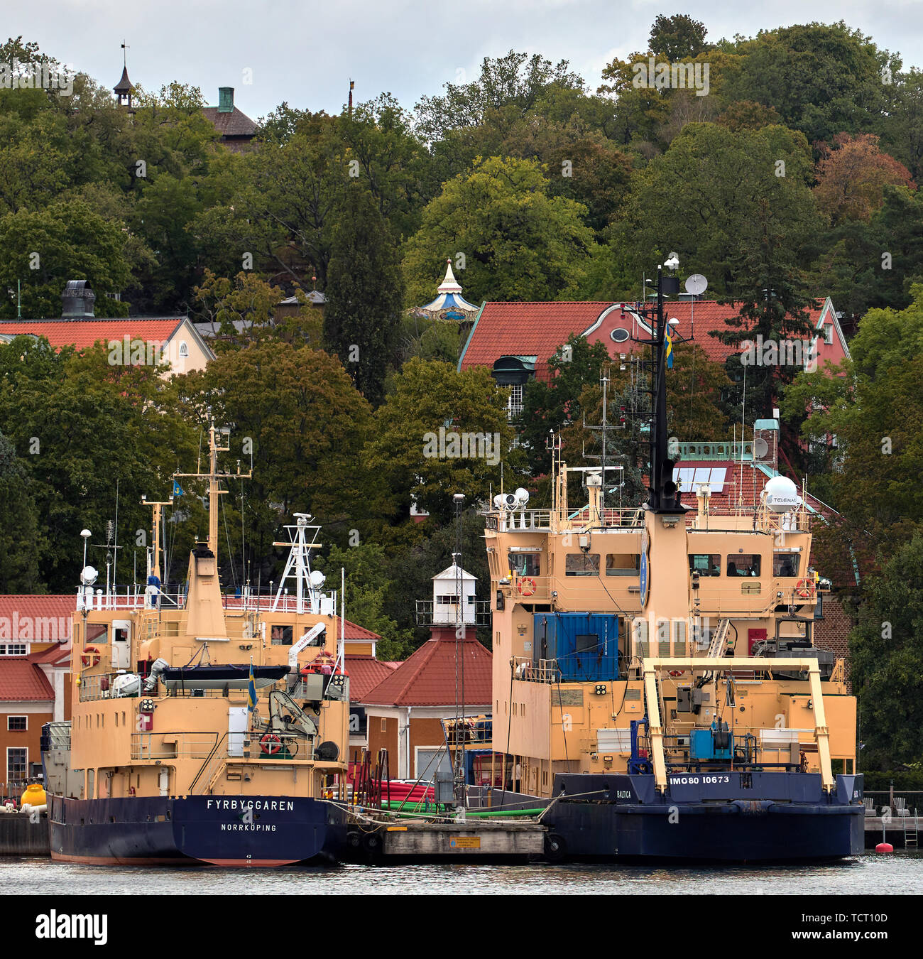 Deux navires, y compris les industriels (Fyrbryggaren Waldermarsvik Phare Builder) en, Stockholm, Suède Banque D'Images