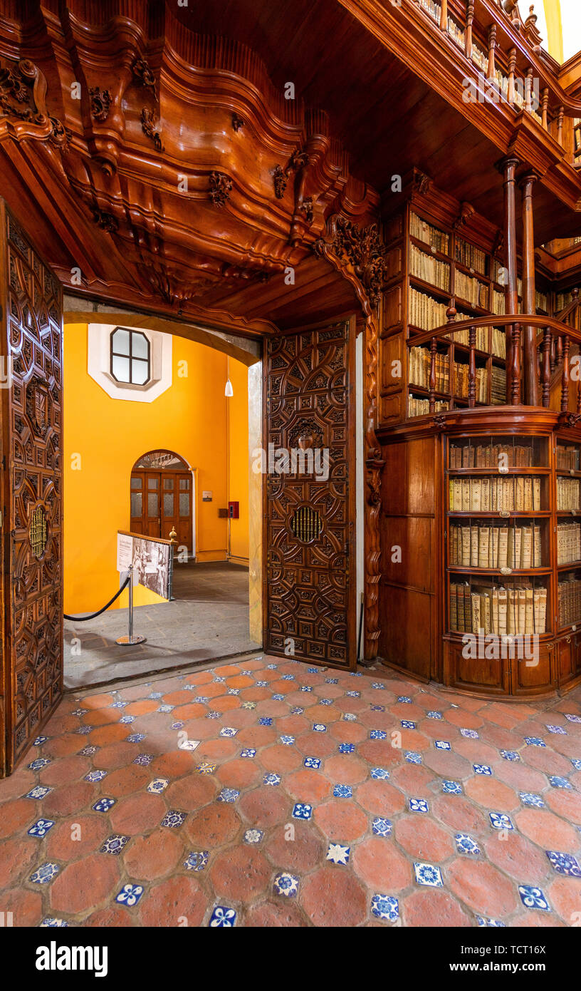La Biblioteca Palafoxiana est une bibliothèque à Puebla, au Mexique. Banque D'Images