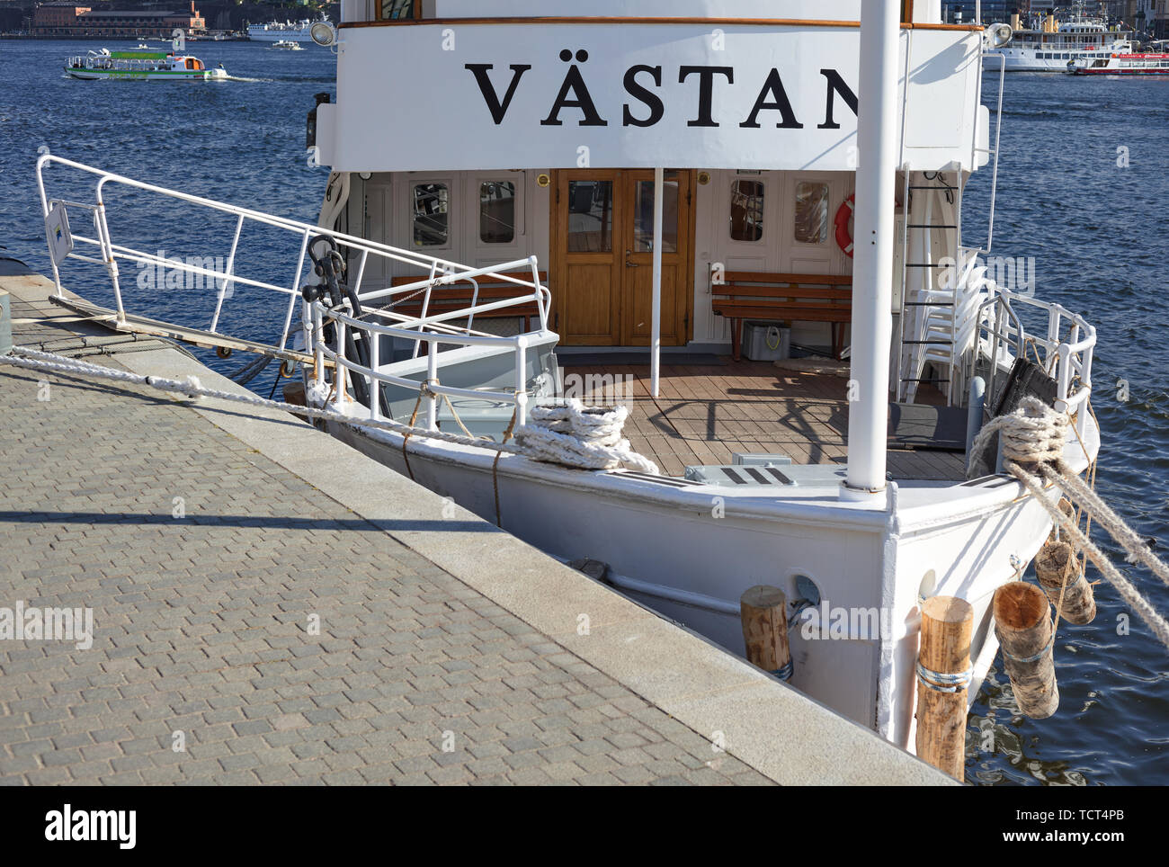 Bateau Västan stationné à Strömkajen, Stockholm, Suède Banque D'Images