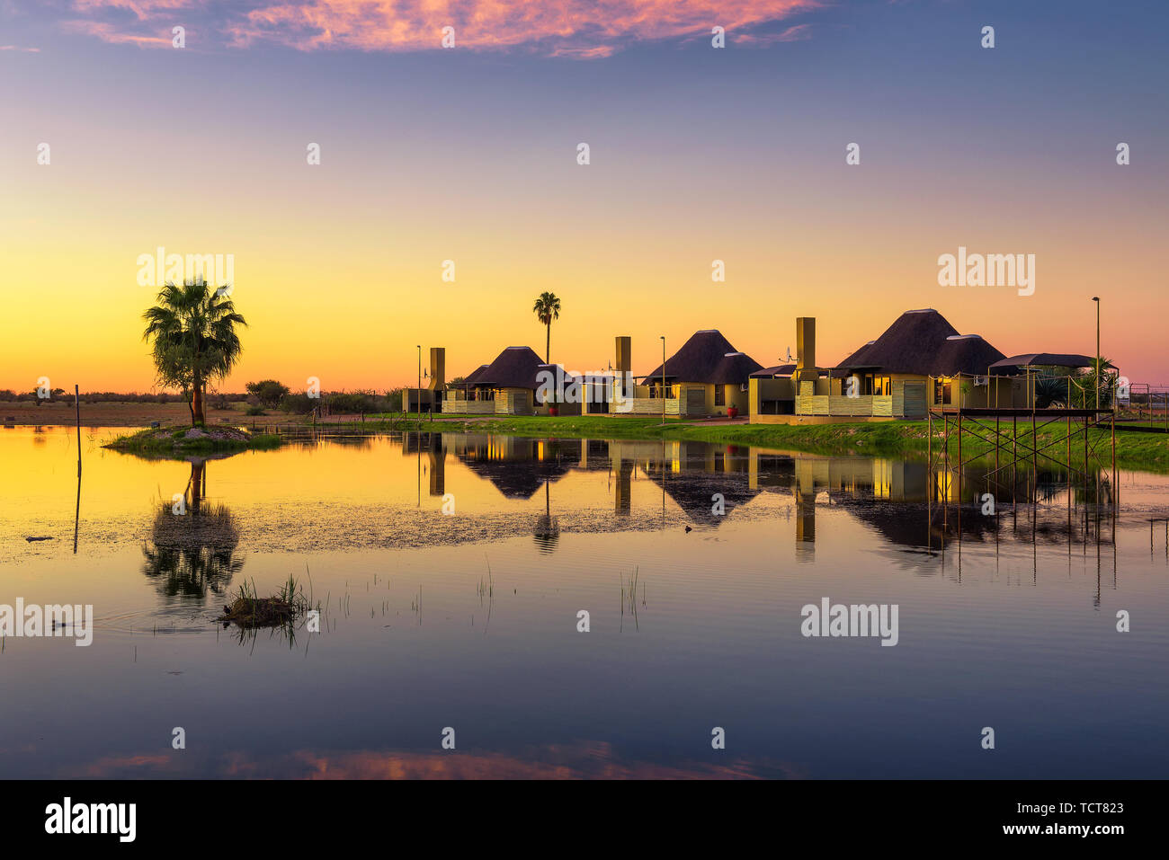 Lever du soleil au-dessus de Lapa Lange Game Lodge, près de Mariental en Namibie Banque D'Images