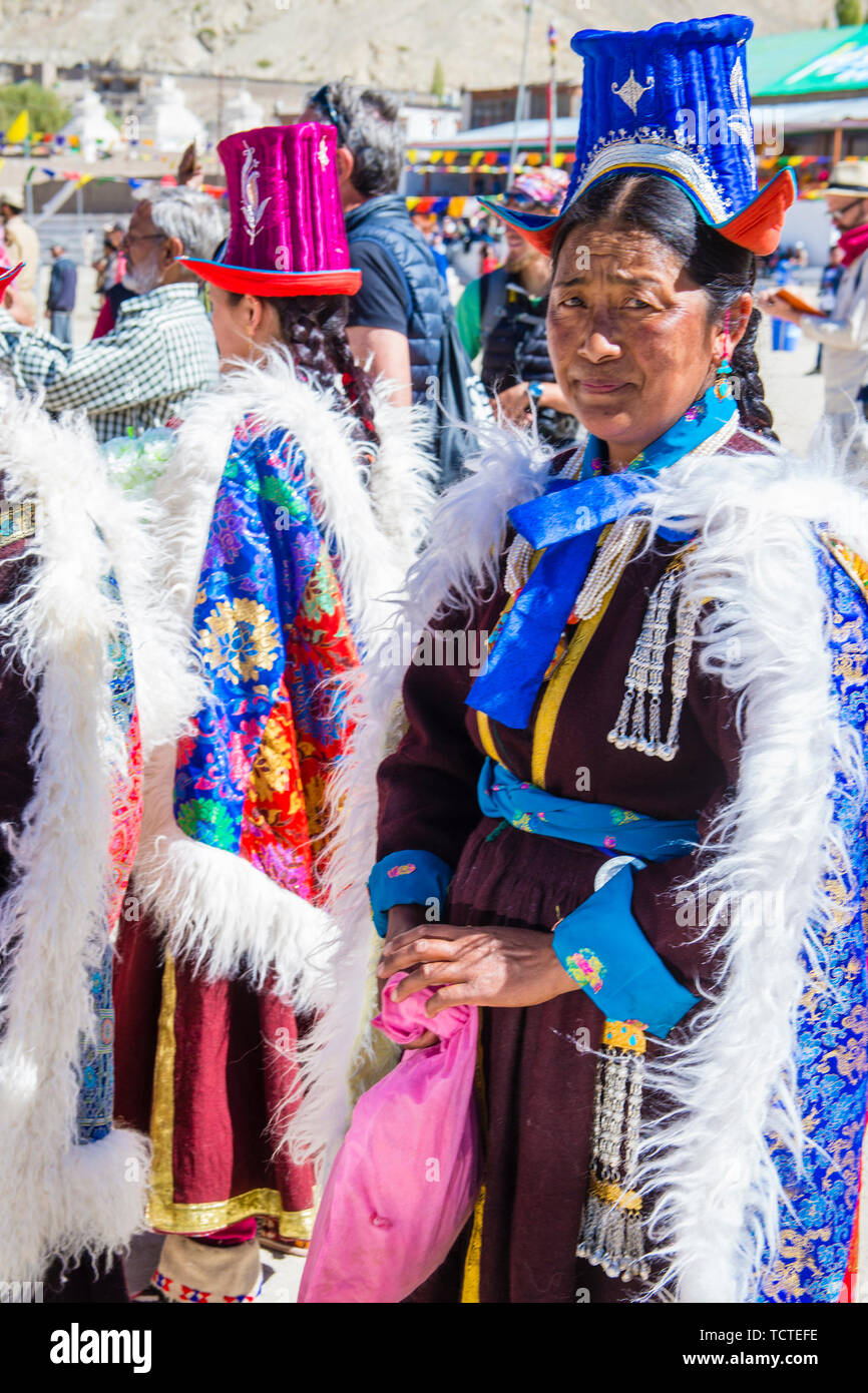Les ladakhis avec costumes traditionnels participe au Festival à Leh Ladakh Inde Banque D'Images