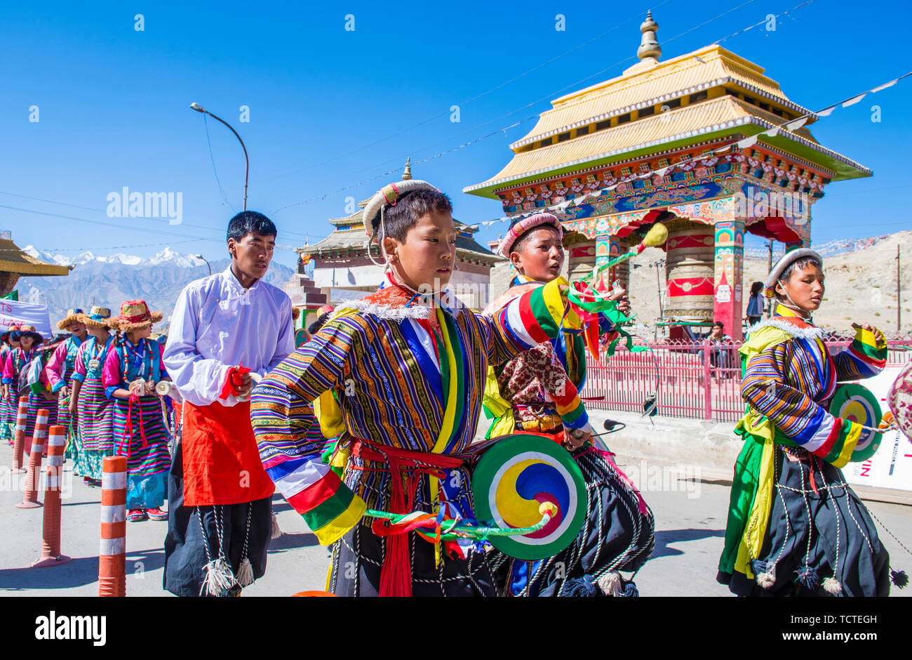 Les ladakhis avec costumes traditionnels participe au Festival à Leh Ladakh Inde Banque D'Images