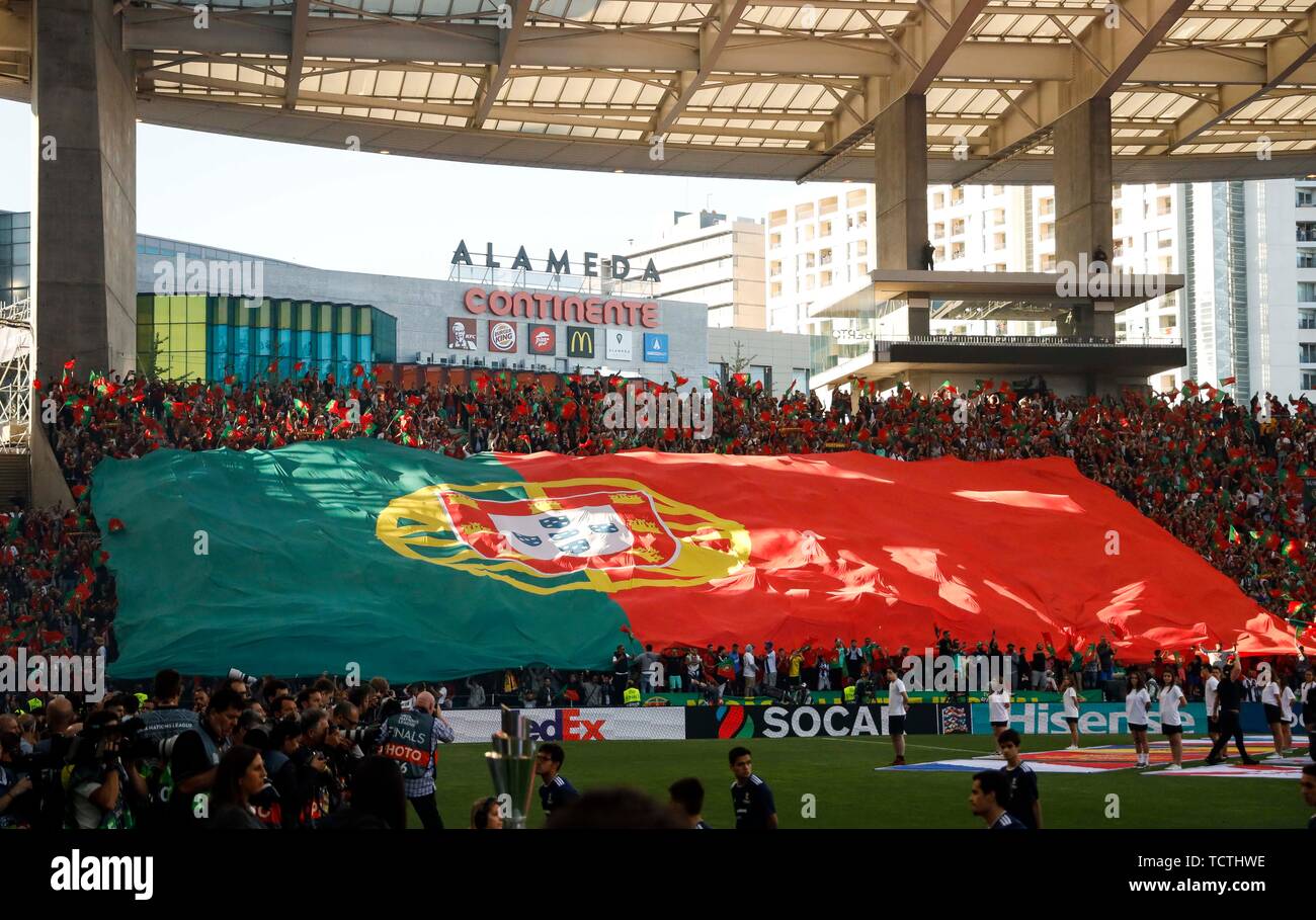 Porto, Portugal. 09Th Juin, 2019. Portugal fans avant le match final de  l'UEFA Ligue des Nations Unies entre le Portugal et les Pays-Bas à  l'Estadio do Dragao le 9 juin 2019 à