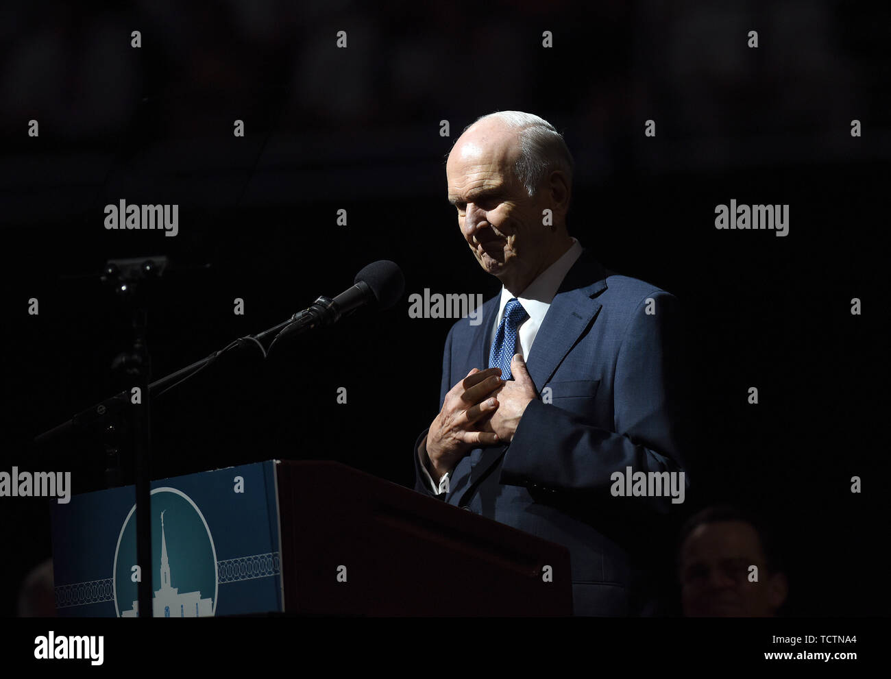 Orlando, Floride. 09Th Juin, 2019. Russell M. Nelson, le 94 ans, président de l'Église de Jésus-Christ des Saints des Derniers Jours, s'adresse aux participants à un centre de dévotion à la Compagnie le 9 juin 2019 à Orlando, Floride. Crédit : Paul Hennessy/Alamy Live News Banque D'Images