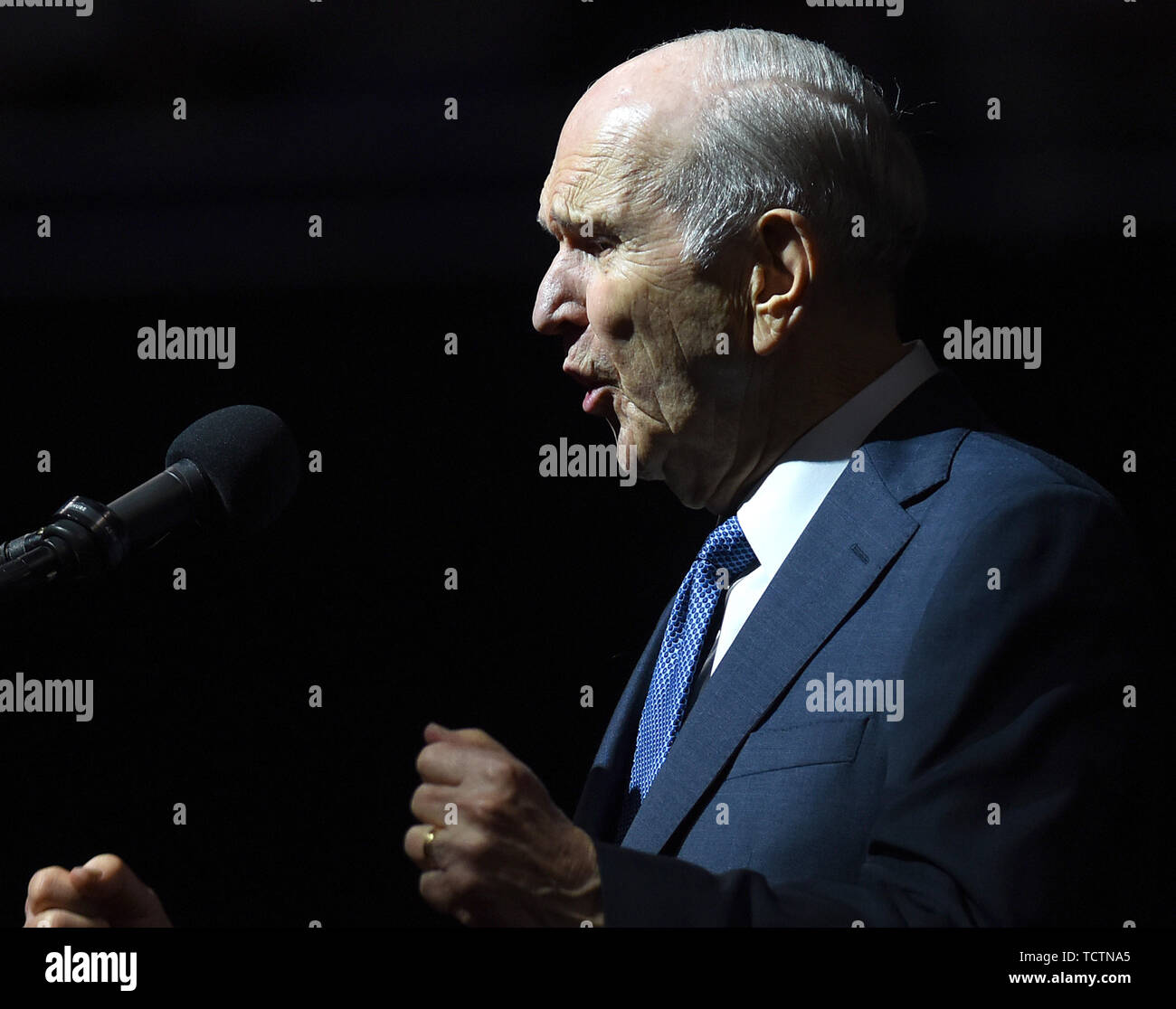 Orlando, Floride. 09Th Juin, 2019. Russell M. Nelson, le 94 ans, président de l'Église de Jésus-Christ des Saints des Derniers Jours, s'adresse aux participants à un centre de dévotion à la Compagnie le 9 juin 2019 à Orlando, Floride. Crédit : Paul Hennessy/Alamy Live News Banque D'Images