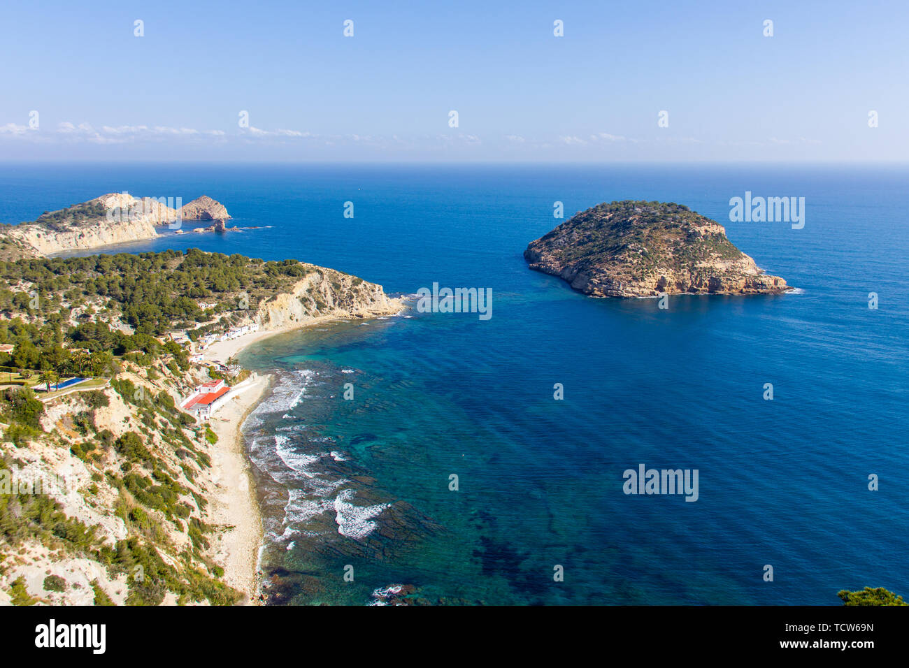 Vue aérienne de Portitxol Island et plage de Barraca à Javea, Espagne Banque D'Images
