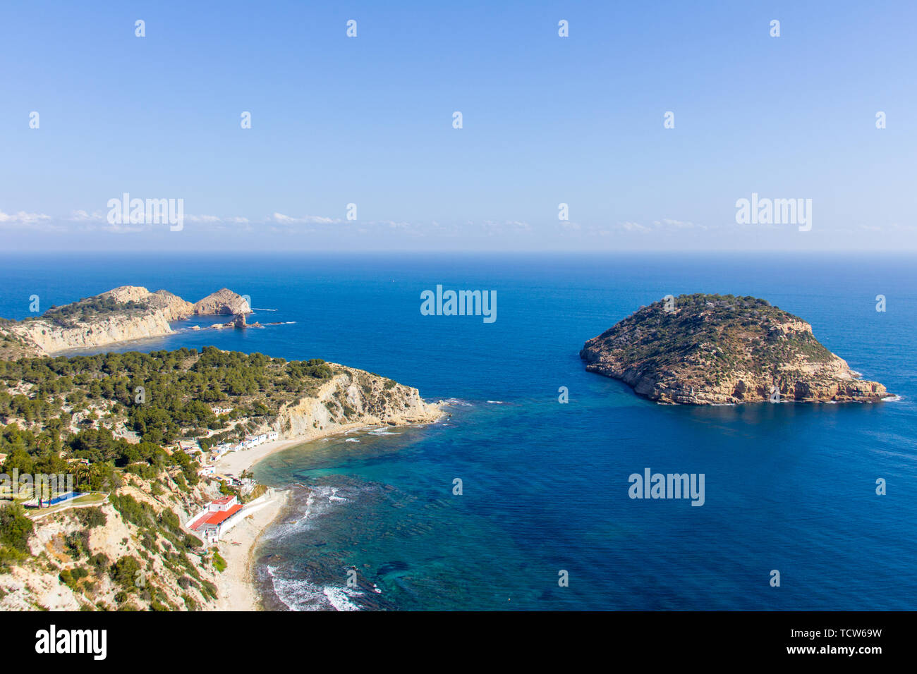Vue aérienne de Portitxol Island et plage de Barraca à Javea, Espagne Banque D'Images