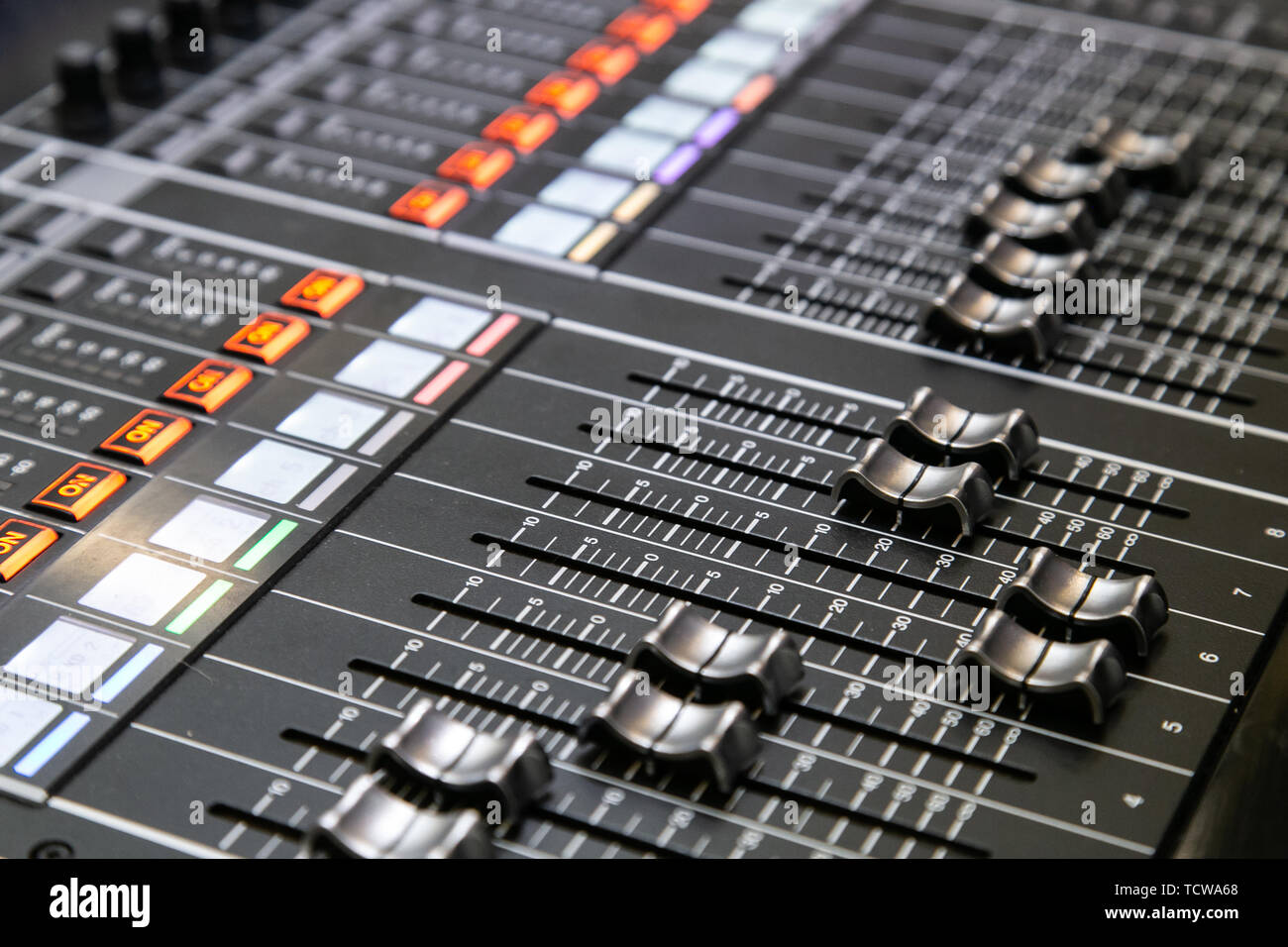 Mélangeur audio professionnel. Close up. Focus sélectif. Banque D'Images