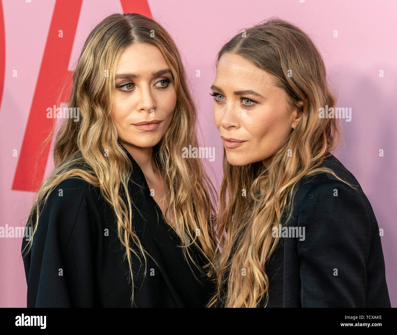 New York, NY - 03 juin, 2019 : Ashley et Mary-Kate Olsen assister 2019 CFDA Fashion Awards au Brooklyn Museum Banque D'Images