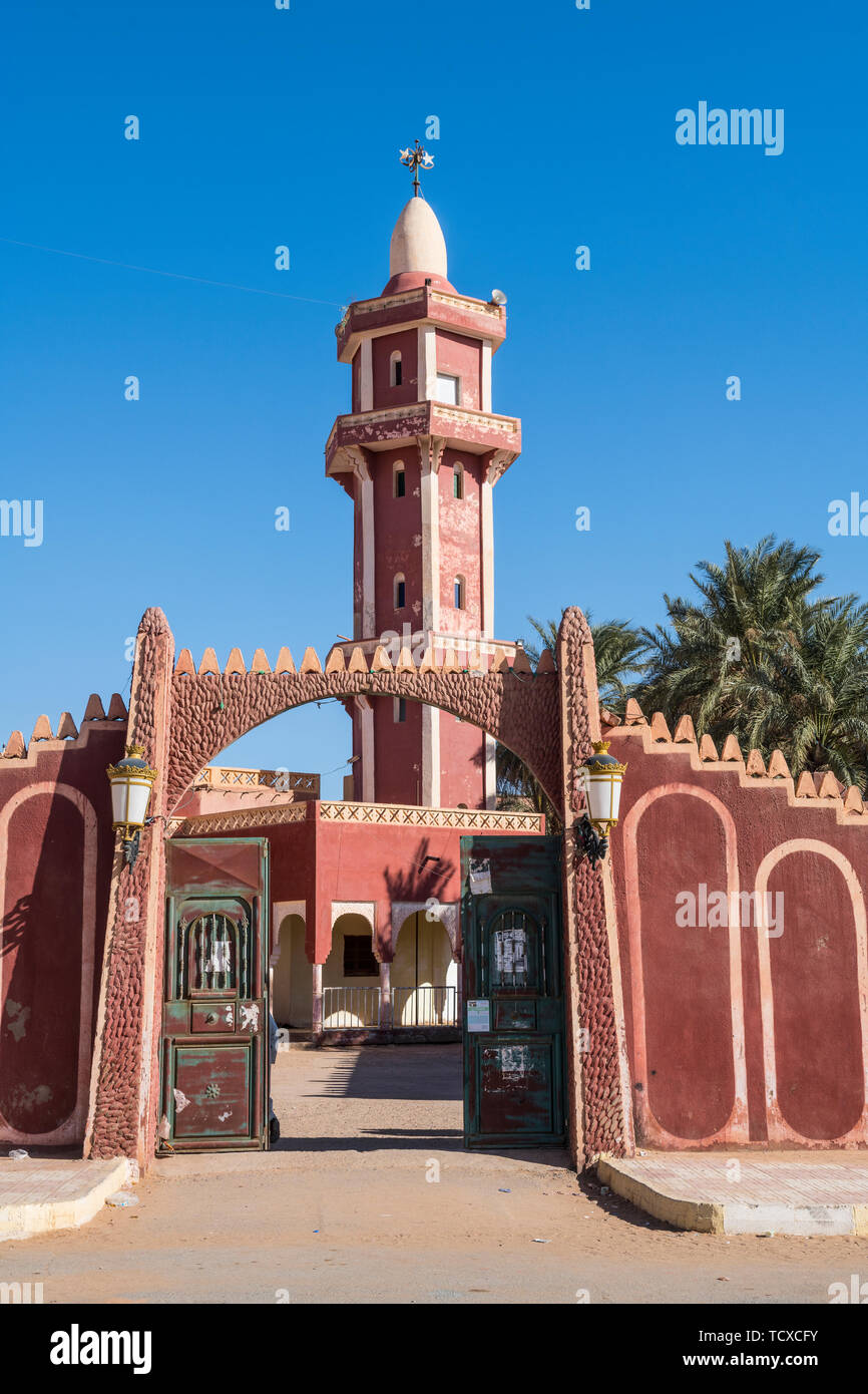 Mosquée rouge à Timimoun, dans l'ouest de l'Algérie, l'Afrique du Nord, Afrique Banque D'Images