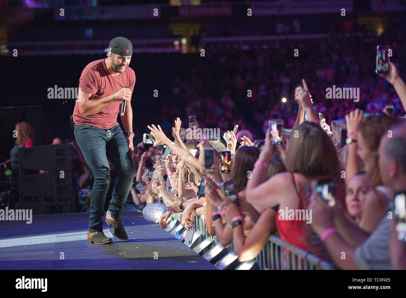 9 juin 2019 - Nashville, Tennessee, USA - Musicien LUKE BRYAN effectue live au Nissan Stadium dans le cadre du CMA 2019 Music Festival qui a eu lieu au centre-ville de Nashville. Copyright 2019 Jason Moore. (Crédit Image : © Jason Moore/Zuma sur le fil) Banque D'Images