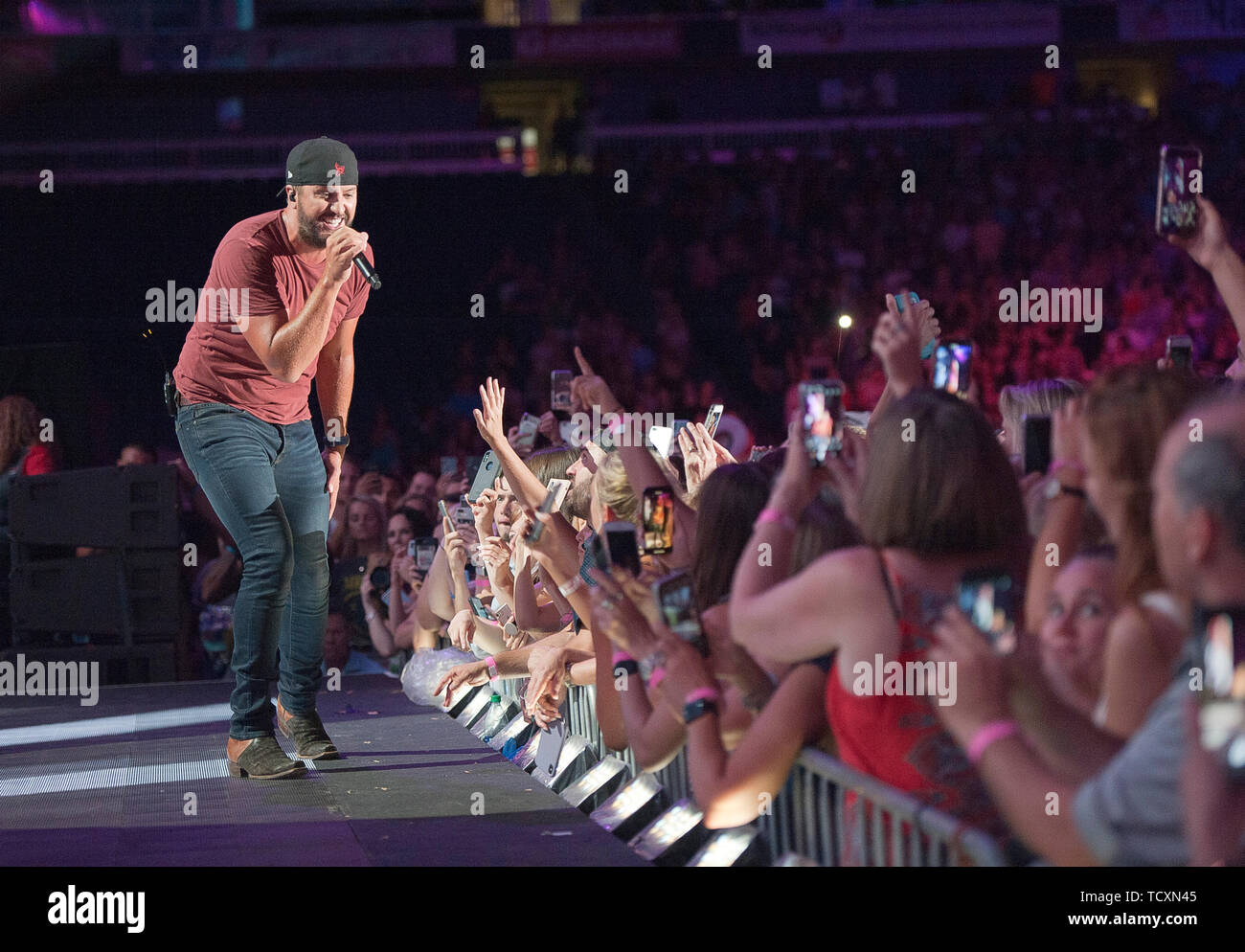 9 juin 2019 - Nashville, Tennessee, USA - Musicien LUKE BRYAN effectue live au Nissan Stadium dans le cadre du CMA 2019 Music Festival qui a eu lieu au centre-ville de Nashville. Copyright 2019 Jason Moore. (Crédit Image : © Jason Moore/Zuma sur le fil) Banque D'Images