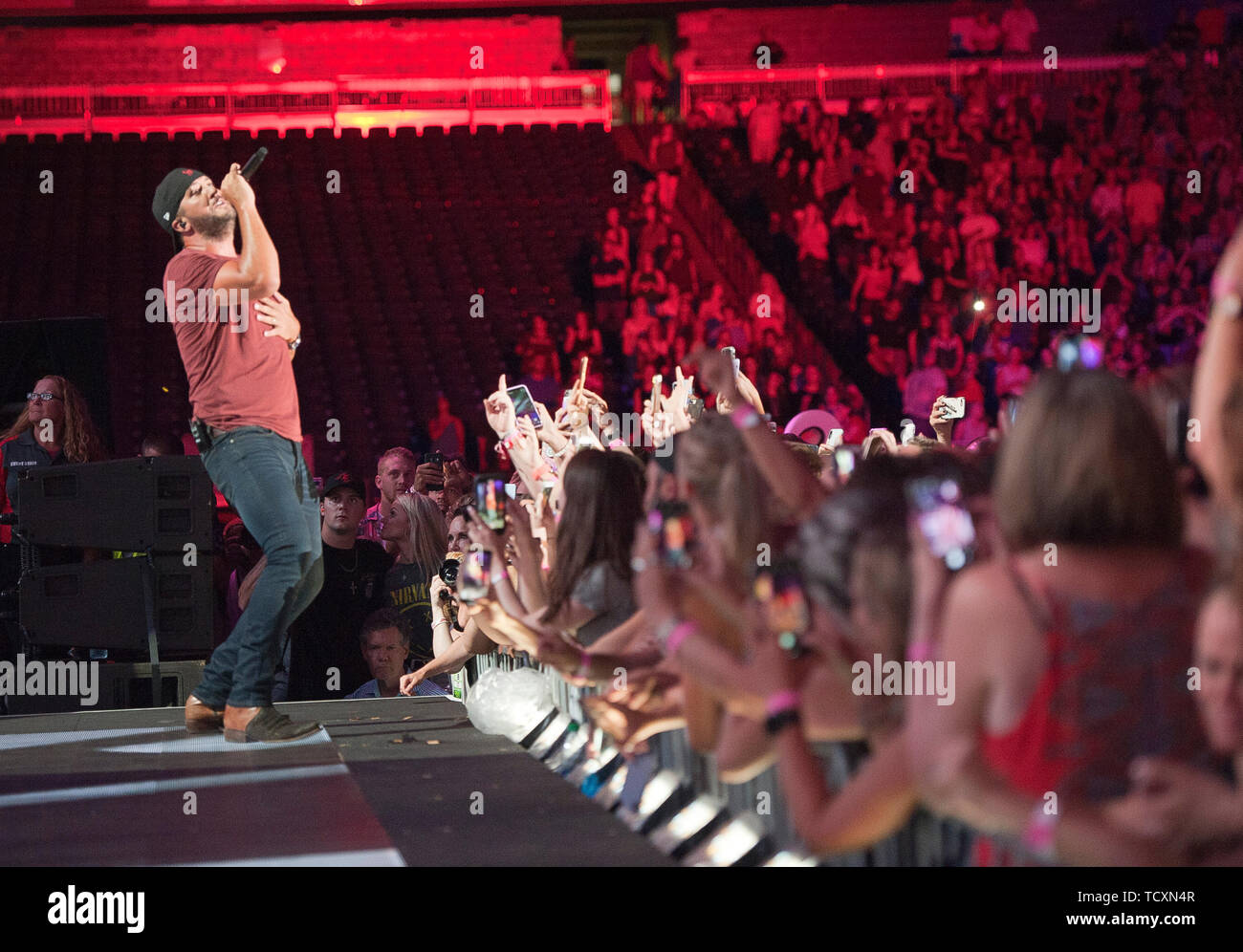 9 juin 2019 - Nashville, Tennessee, USA - Musicien LUKE BRYAN effectue live au Nissan Stadium dans le cadre du CMA 2019 Music Festival qui a eu lieu au centre-ville de Nashville. Copyright 2019 Jason Moore. (Crédit Image : © Jason Moore/Zuma sur le fil) Banque D'Images