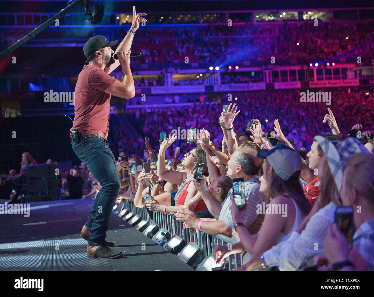9 juin 2019 - Nashville, Tennessee, USA - Musicien LUKE BRYAN effectue live au Nissan Stadium dans le cadre du CMA 2019 Music Festival qui a eu lieu au centre-ville de Nashville. Copyright 2019 Jason Moore. (Crédit Image : © Jason Moore/Zuma sur le fil) Banque D'Images
