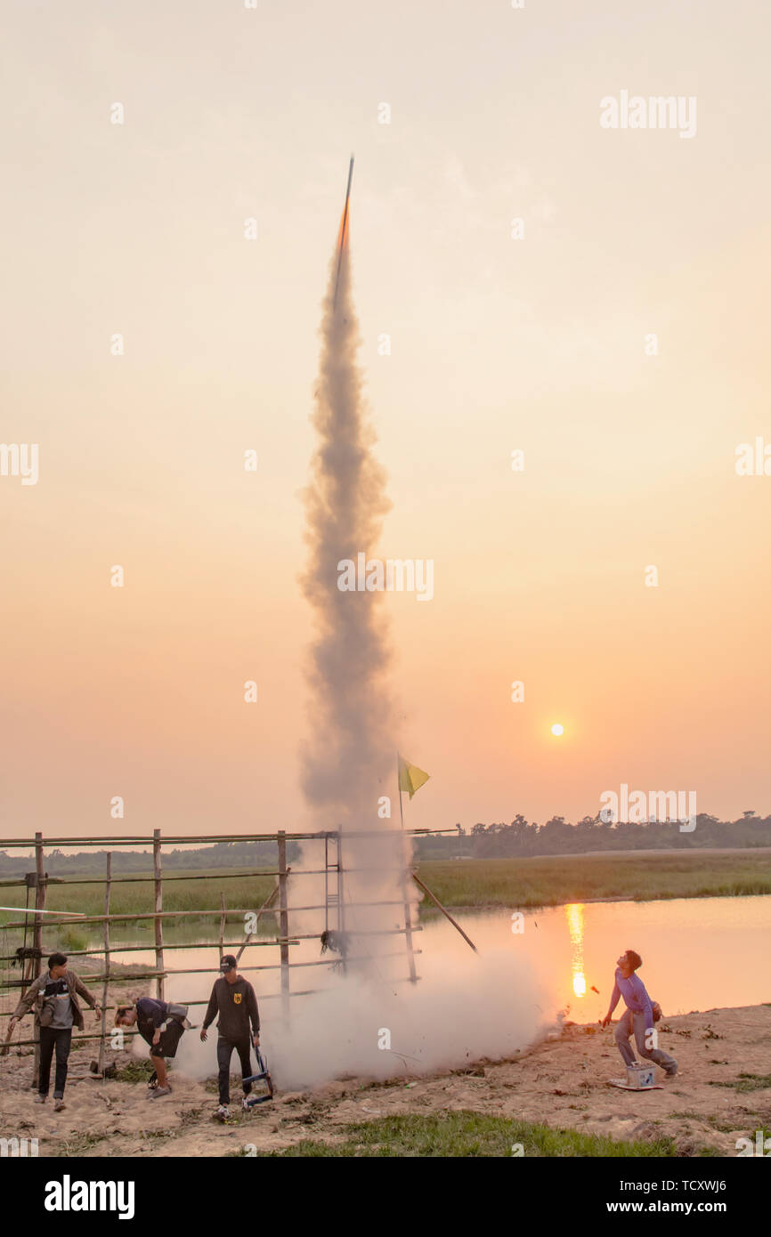 De la Thaïlande, THAÏLANDE - 11 AVRIL 2019 - Thai fusée pour le ciel, la Thaïlande Rocket festival au nord-est de la Thaïlande Banque D'Images