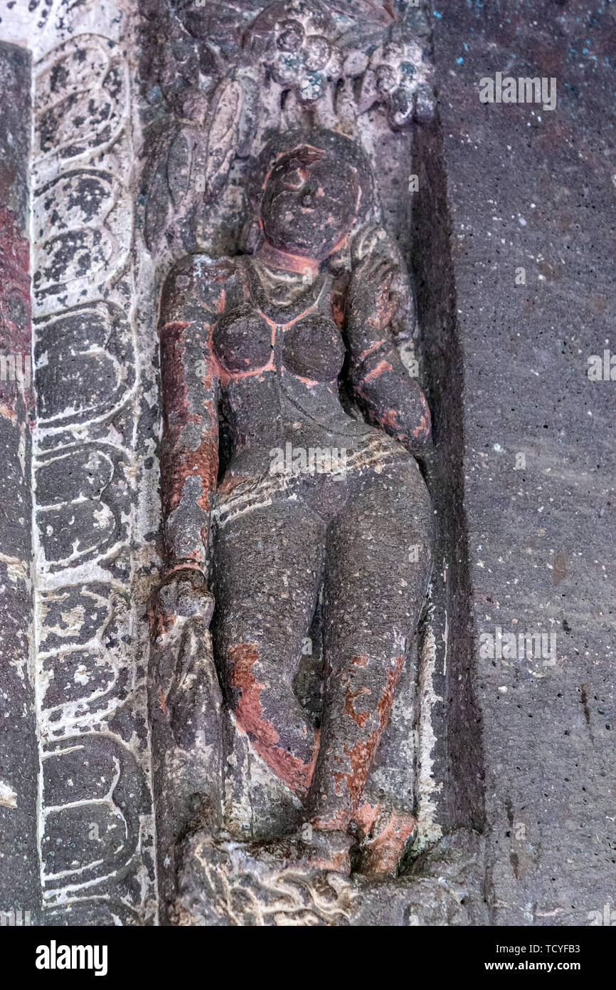 Statue en pierre sculptée dans la grotte 2, grottes d'Ajanta Aurangabad, Maharashtra, Inde, état Banque D'Images