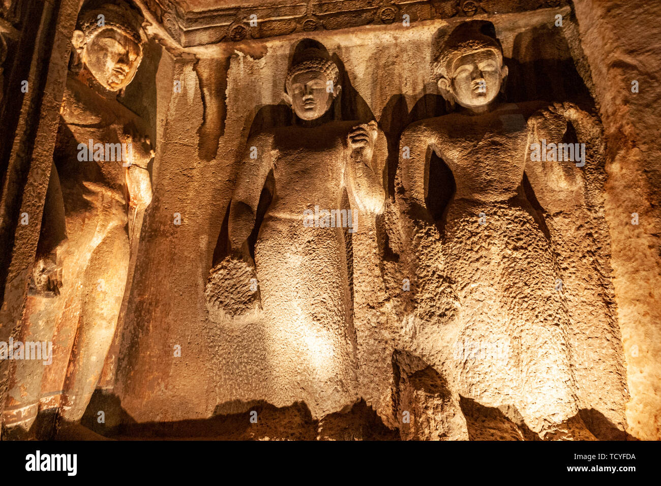 Sculptures en pierre dans la grotte 4, grottes d'Ajanta Aurangabad, Maharashtra, Inde, état Banque D'Images