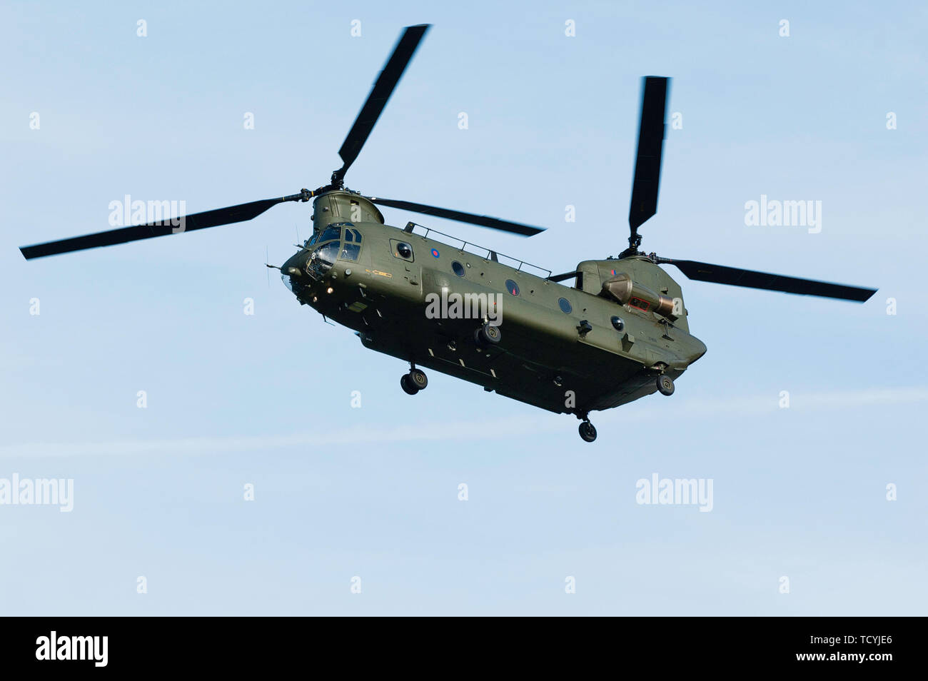 Hélicoptère Chinook de Boeing volant à jour à Dartmouth Marine 2007 Banque D'Images