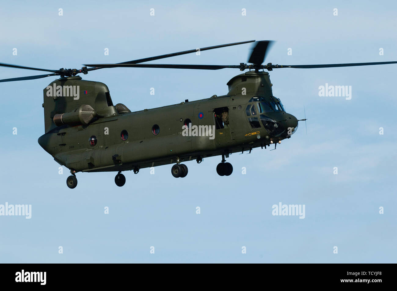 Hélicoptère Chinook de Boeing volant à jour à Dartmouth Marine 2007 Banque D'Images