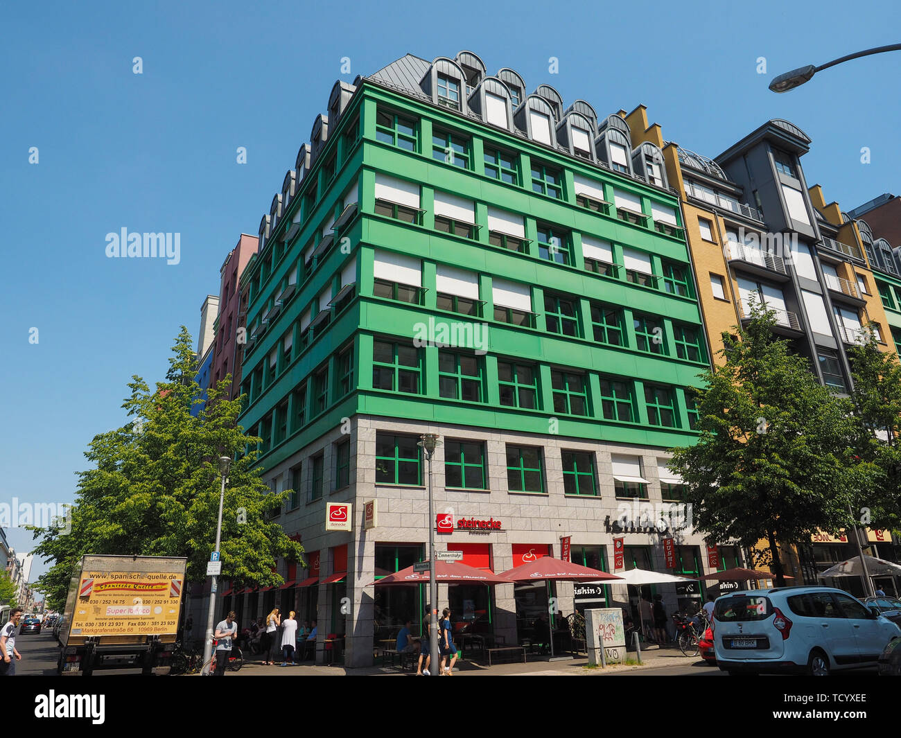 BERLIN, ALLEMAGNE - circa 2019 JUIN : Quartier résidentiel Schuetzenstrasse bâtiment conçu par l'architecte italien Aldo Rossi Banque D'Images
