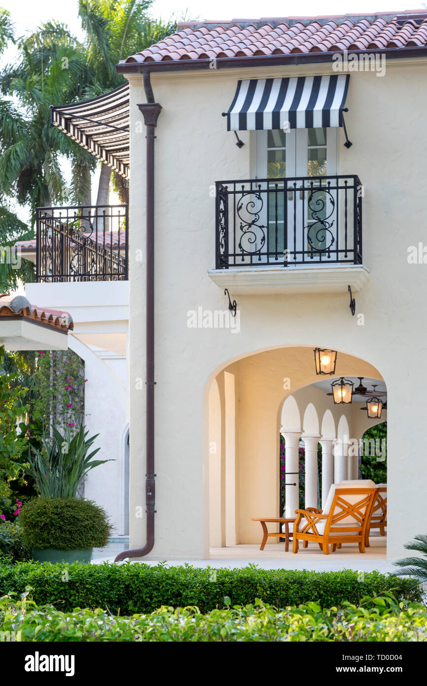 Véranda et espace de vie en plein air sur le luxe home, Naples, Florida, USA Banque D'Images
