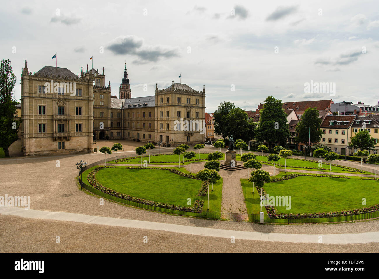 11 juin 2019, la Bavière, Guanaco : vue sur la Schlossplatz avec le château Ehrenburg derrière. Photo : Nicolas Armer/dpa Banque D'Images