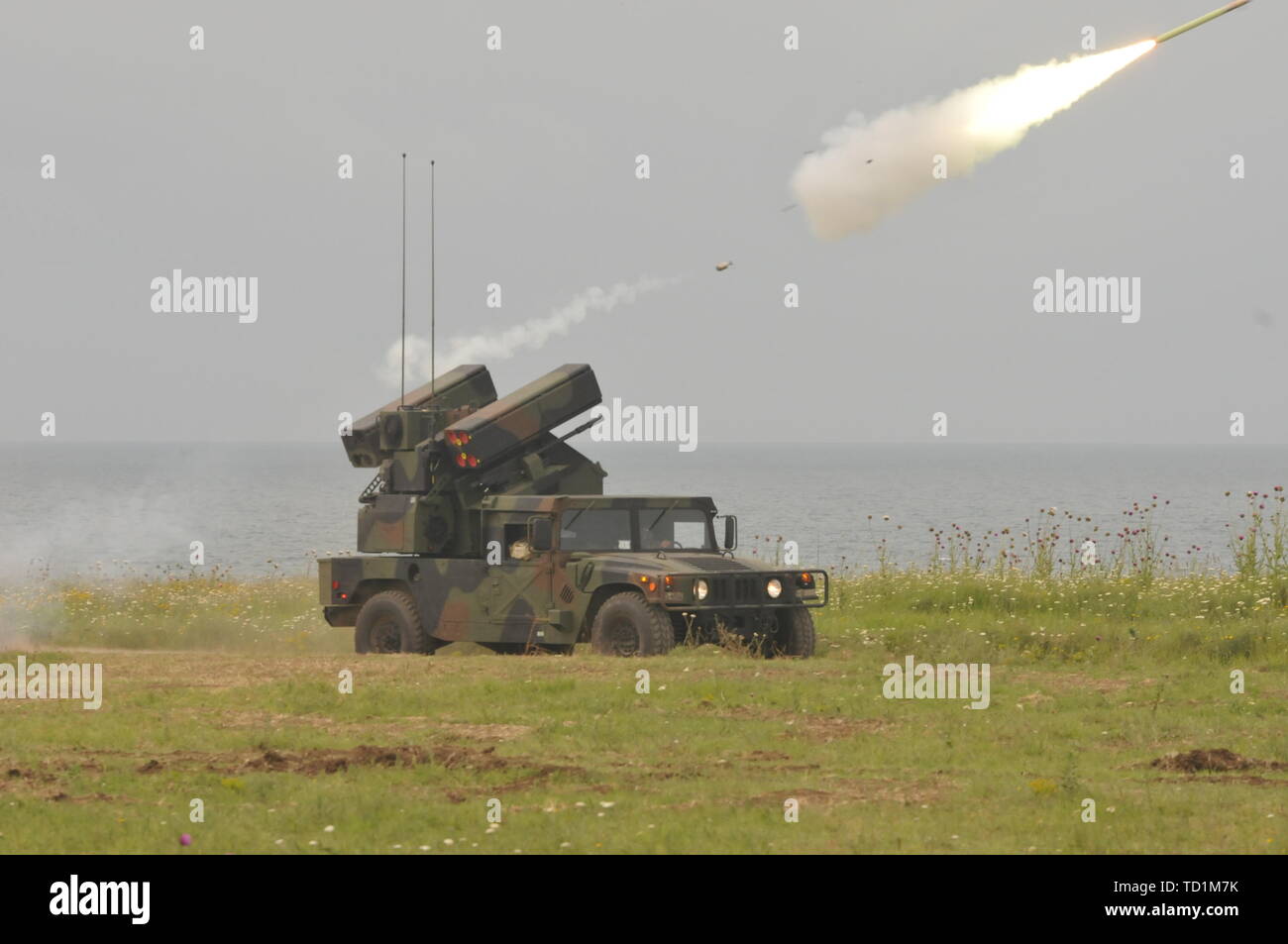 Un Avenger feux à une système d'arme de tir de missiles à courte portée, non loin de Shabla, Bulgarie, Jun. 10, 2019 lors de l'exercice Shabla 19. Le système était exploité par des soldats avec 5e Bataillon, 4e Régiment d'artillerie de défense aérienne. SHABLA 19 est un accord bilatéral, conjoint de défense aérienne de l'exercice de tir réel organisé par les forces armées bulgares à Shabla, Bulgarie, du 10 au 14 juin 2019. SHABLA 19 est un conçu pour améliorer la préparation et l'interopérabilité entre la Force aérienne bulgare, de la Marine et de la Force terrestre, et la 10e armée de l'air et commande de la défense antimissile, de l'armée américaine en Europe. Banque D'Images