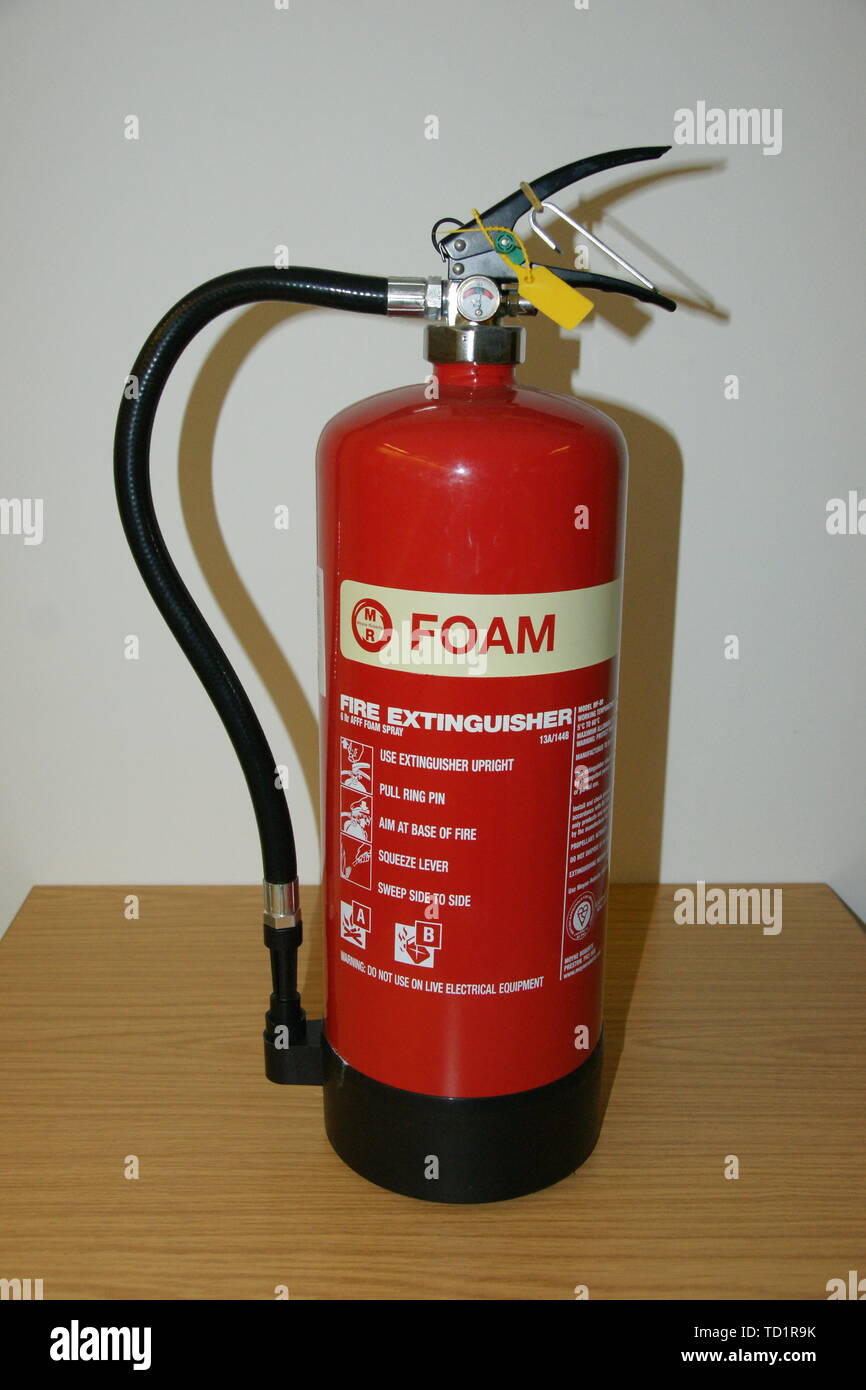 Extincteur à mousse, incendie chimique Photo Stock - Alamy