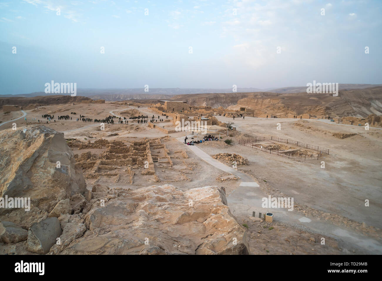Fort de Massada en Israël des soldats de l'armée israélienne d'hébergement sur les manoeuvres. La forteresse de Massada, ancien fort. Les hommes militaires avant mars-jeter sur le Banque D'Images