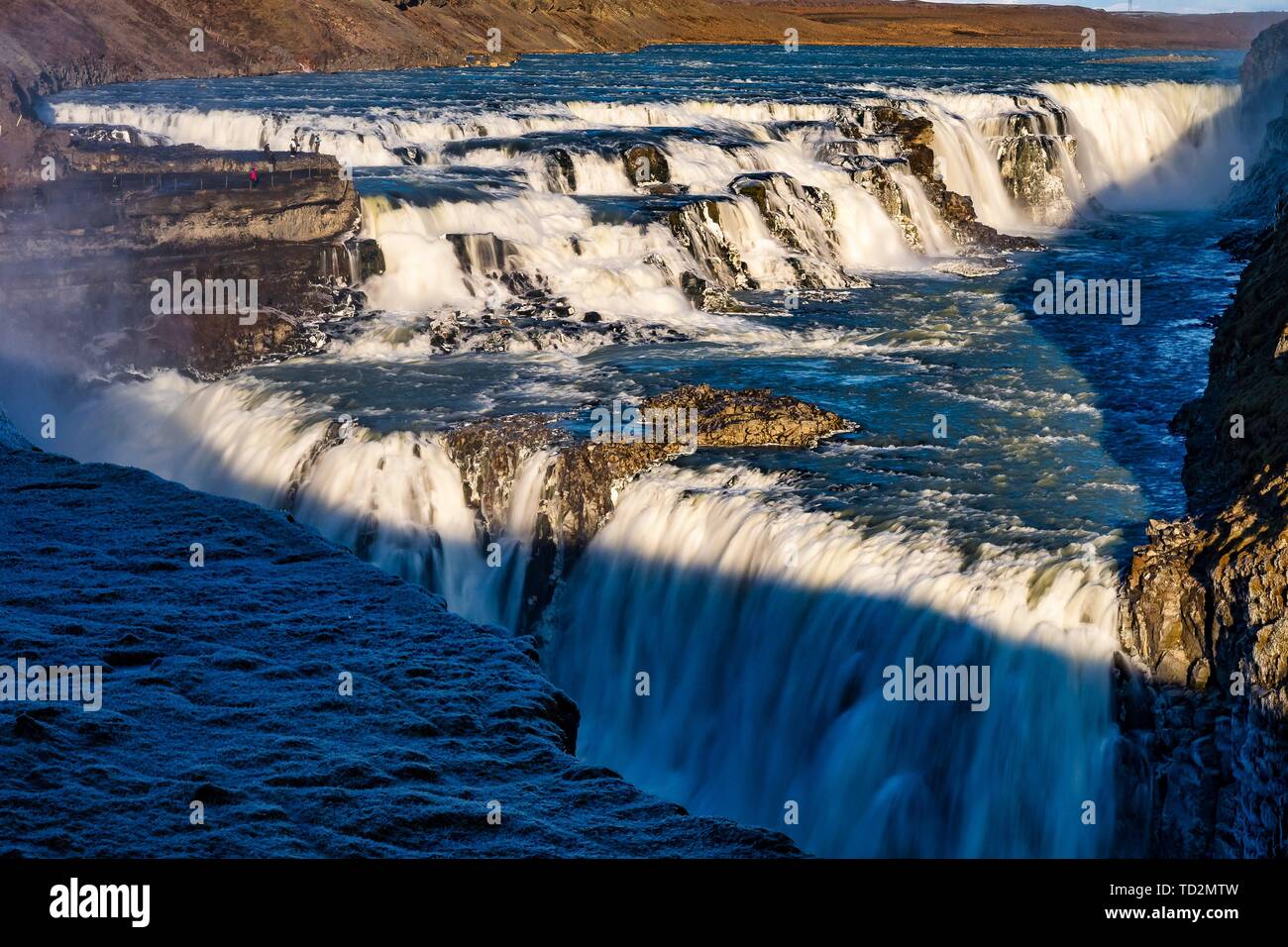 Cascade de Gullfoss voir en Islande, l'Europe. Gullfoss est l'un des plus populaires de cascades d'Islande et d'attractions touristiques dans le canyon de l'IAGV Banque D'Images