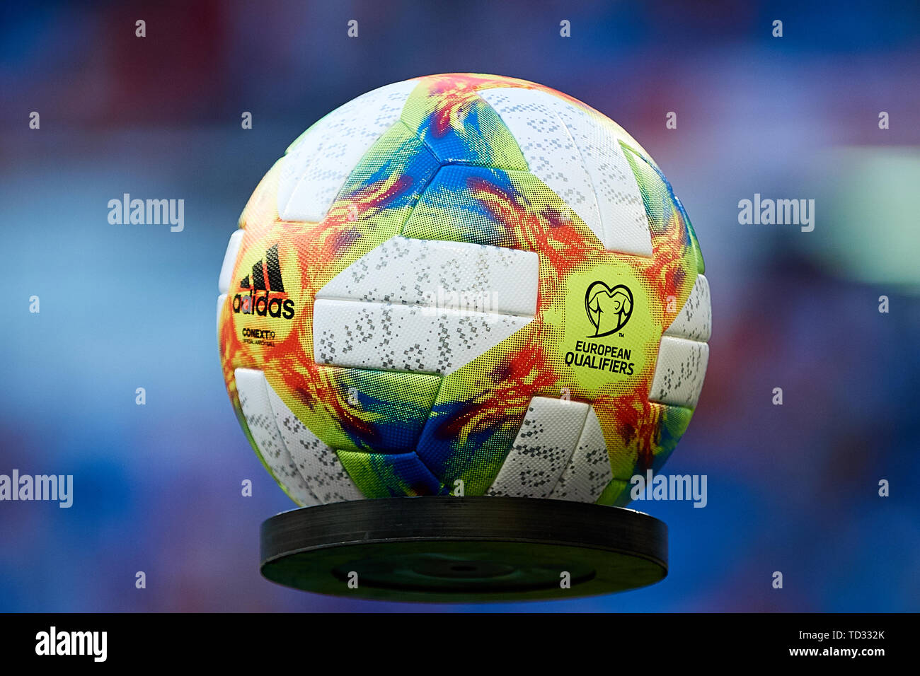 MADRID, ESPAGNE - 10 juin : ballon de match officiel avant de l'UEFA Euro 2020 match de qualification entre l'Espagne et la Suède au Santiago Bernabeu le 10 juin 2019 à Madrid, Espagne. (Photo de David Aliaga/MO Media) Banque D'Images