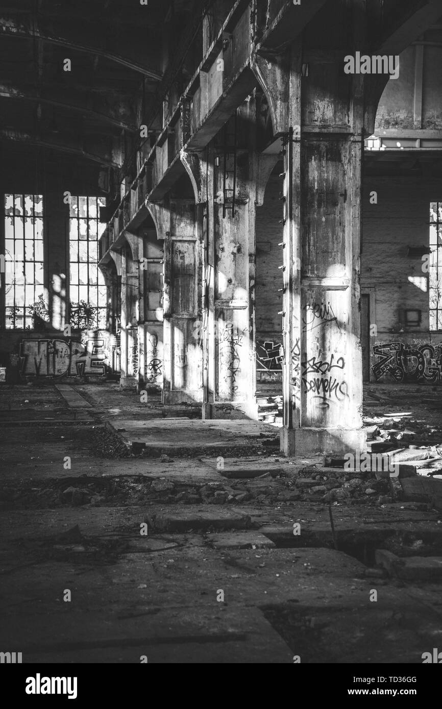 Photo à l'intérieur d'une ancienne installation abandonnée dans une banlieue ville Banque D'Images