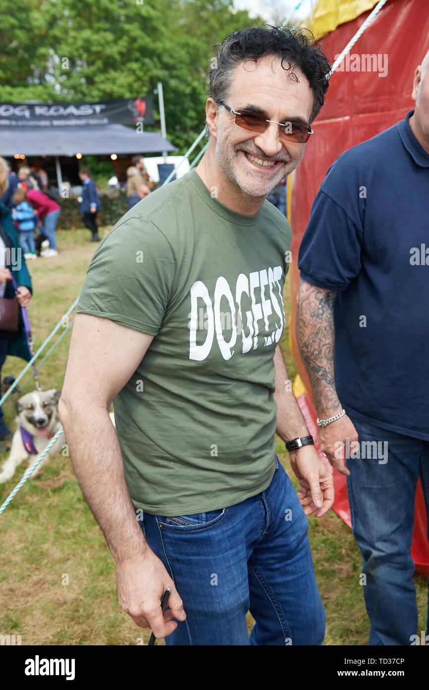 Claire Roller et Supervet Noel Fitzpatrick assister à Dogfest Sud tenue à Knebworth House. Comprend : Noel Fitzpatrick Où : Knebworth, Royaume-Uni Quand : 11 mai 2019 Credit : WENN Banque D'Images