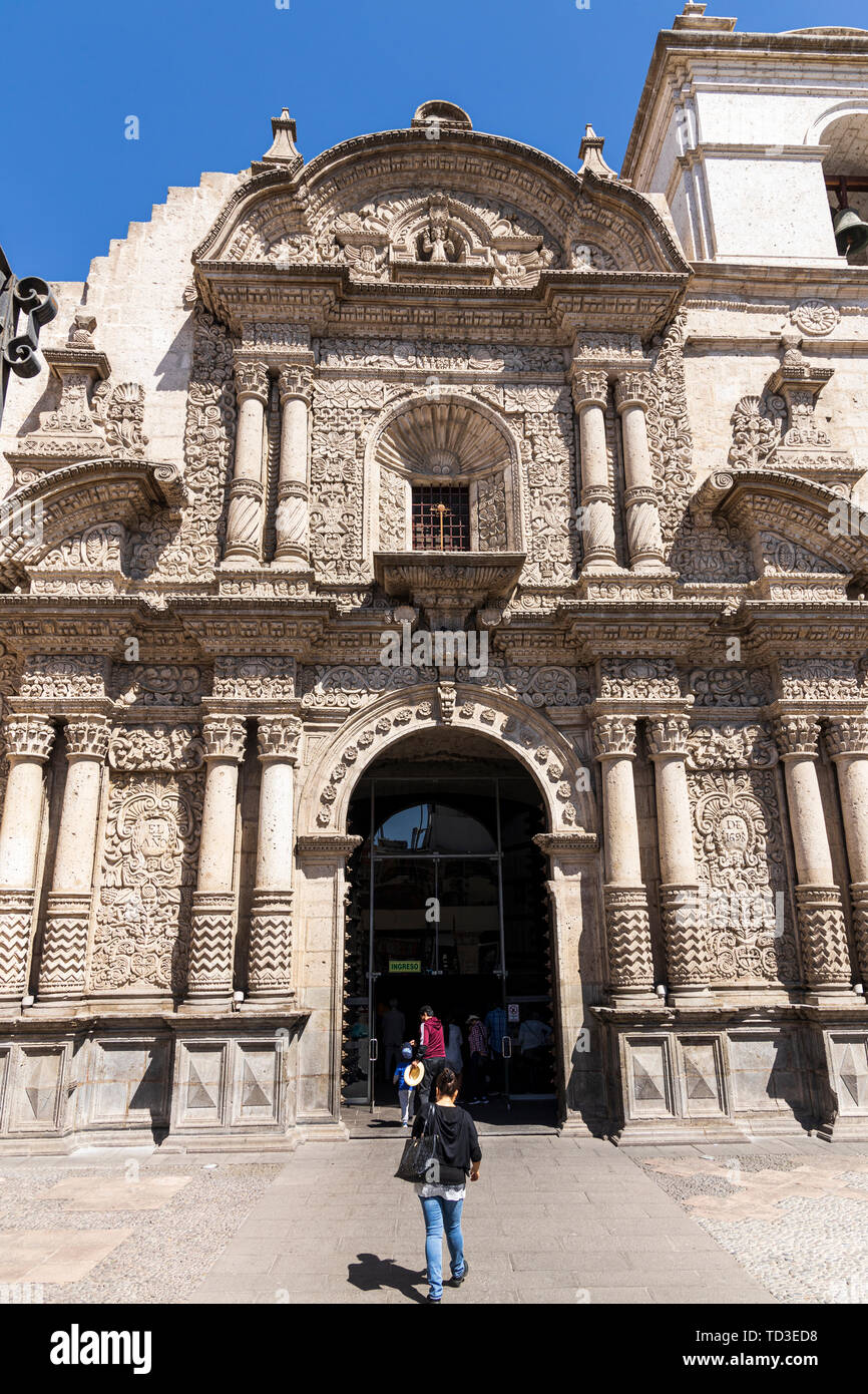 Façade extérieure de l'église de la Compania de Jesus, Compagnie de Jésus, catholique, Arequipa, Pérou, Amérique du Sud Banque D'Images