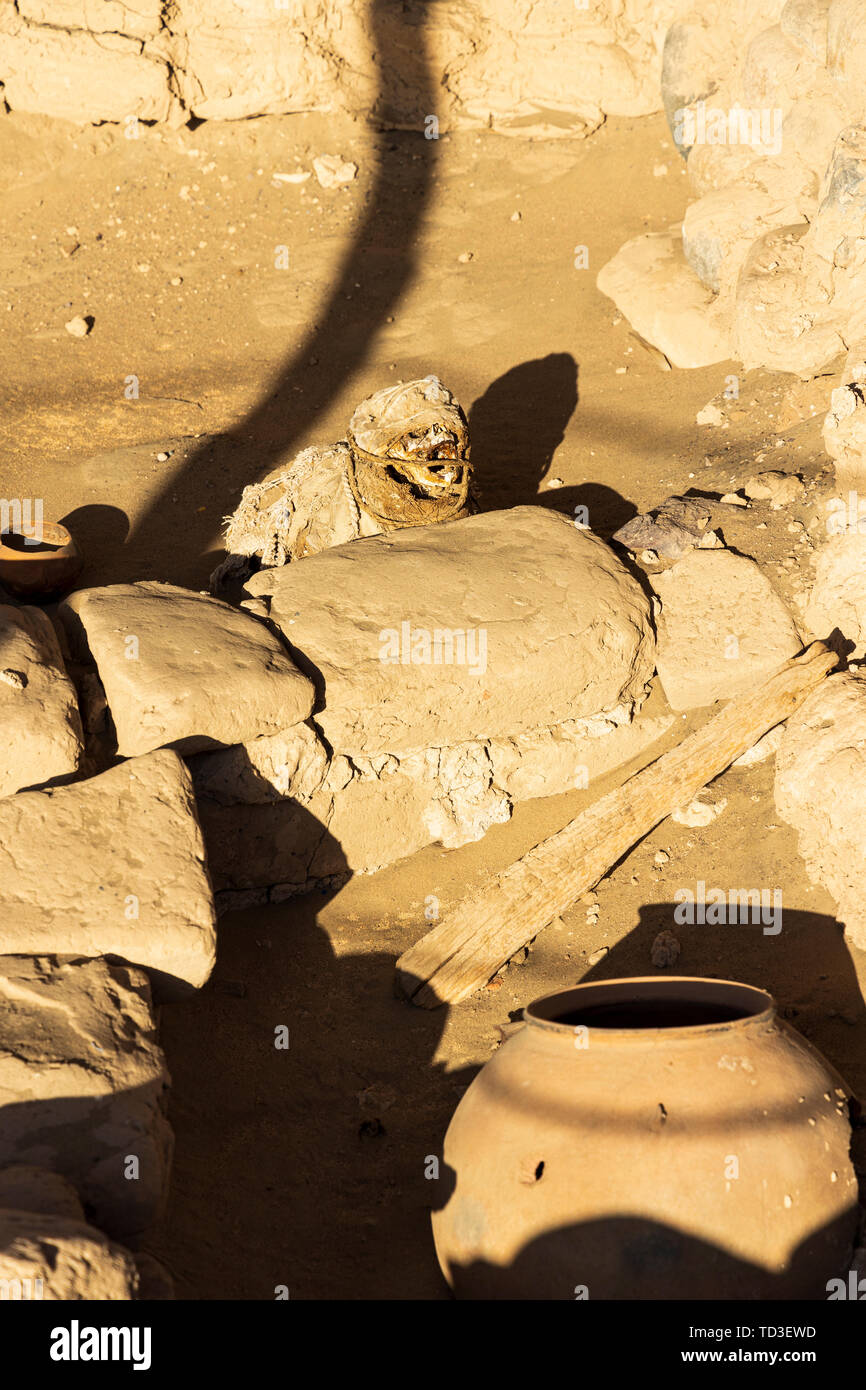 Reste dans le momifié Chauchilla Cemetery, Chincha et Ica sépulture près de tombes à Nazca, Pérou, Amérique du Sud Banque D'Images