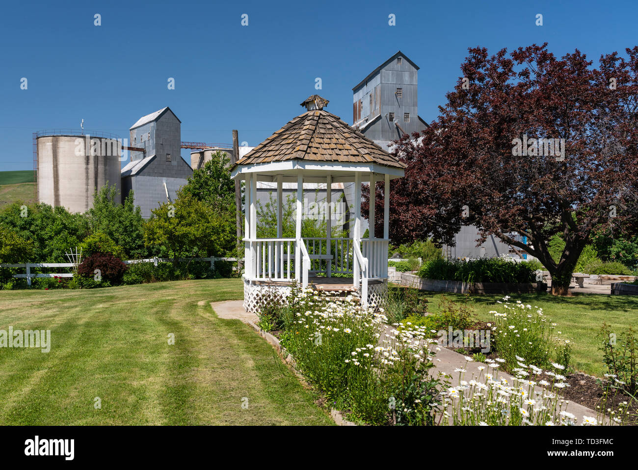 Des ascenseurs et un kiosque à Palouse, Rosalia, Washington, USA. Banque D'Images