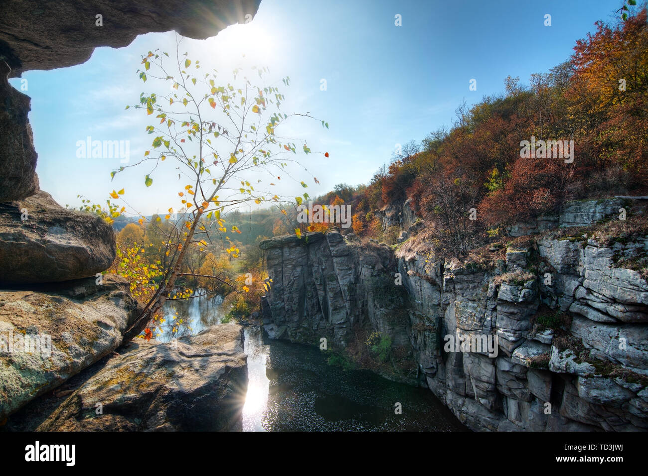 Beau canyon rocheux avec river dans la région de Buky village, Ukraine Banque D'Images