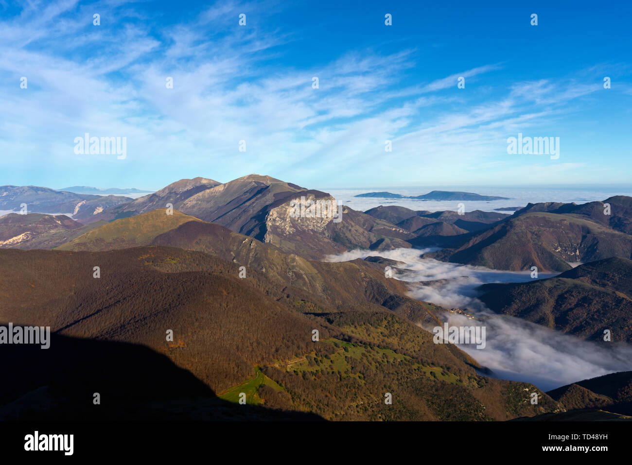 Le Mont Catria au lever du soleil, Apennins, Ombrie, Italie, Europe Banque D'Images