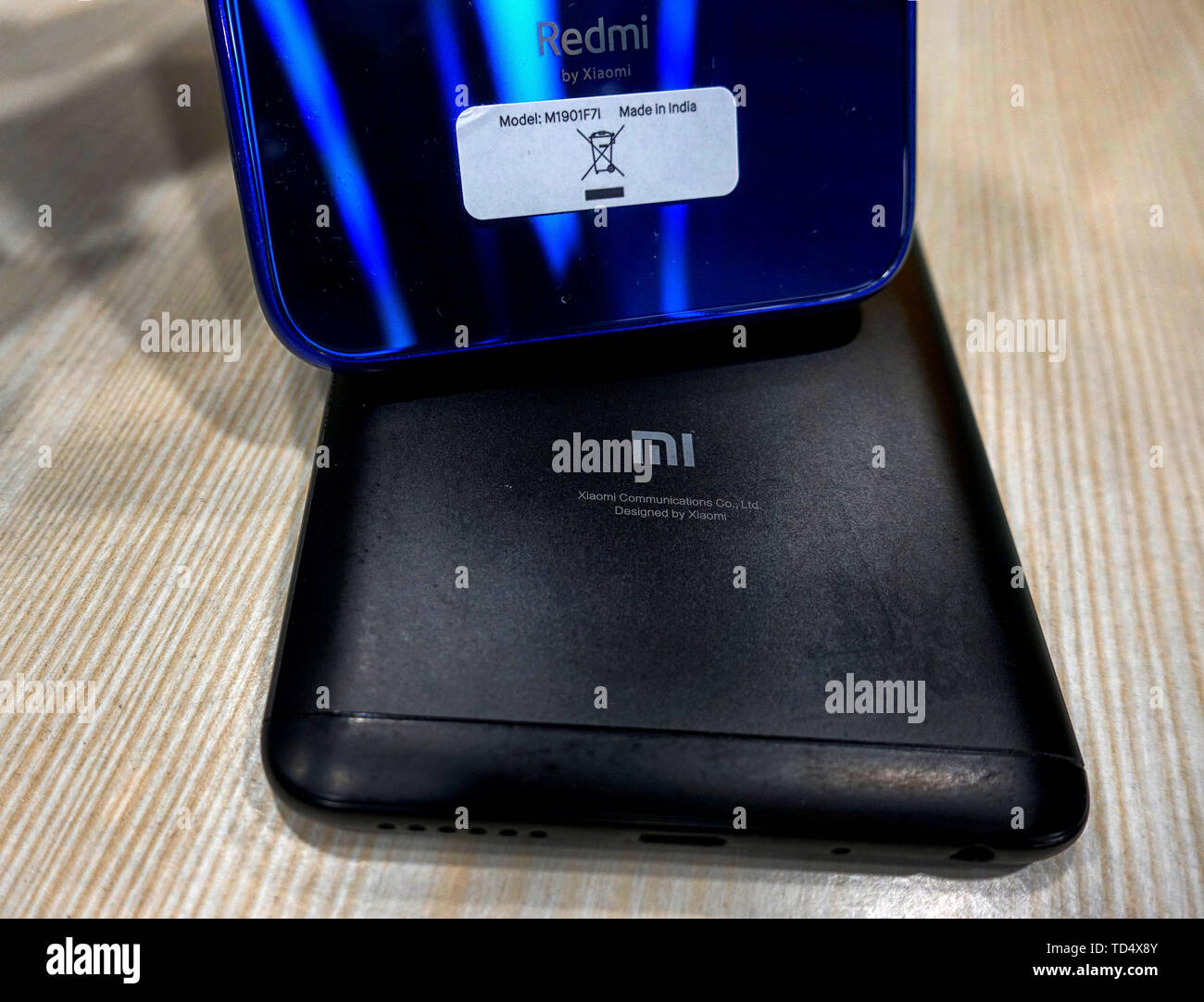 Kolkata, Inde. 11 Juin, 2019. Redmi Note 7S dispose d'un beau verre Gorila réflectif que toute autre version précédente d'Redmi Téléphone disponible sur le marché. Xiaomi a commencé à vendre la nouvelle Note 7S Redmi marché en Inde de juin 2019 officiellement. Credit : SOPA/Alamy Images Limited Live News Banque D'Images