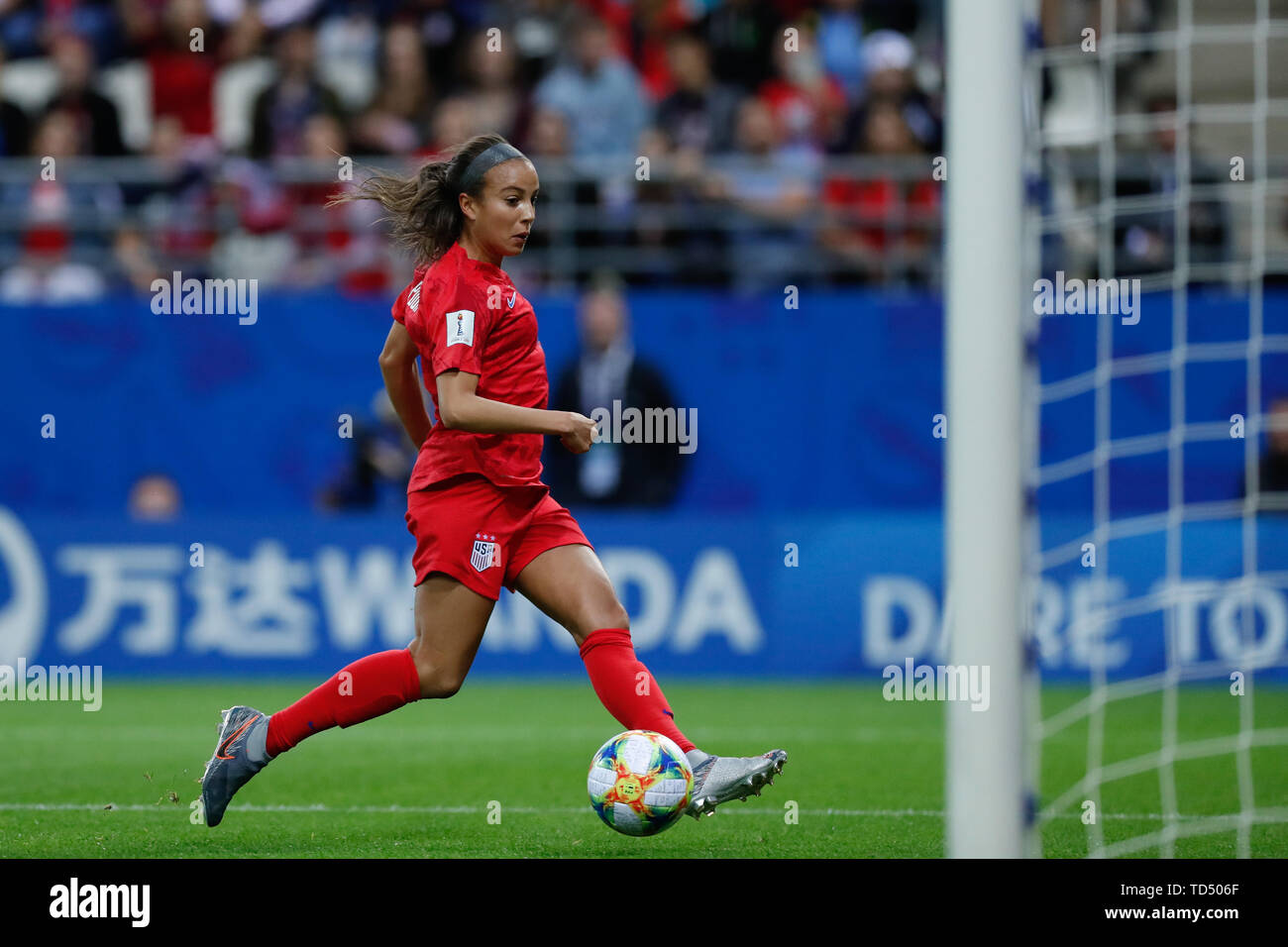 Reims(France). 11 Juin, 2019. Mallory Pugh du United States tire un but  durant le match du groupe F entre les États-Unis et la Thaïlande en 2019  Coupe du Monde féminine de la