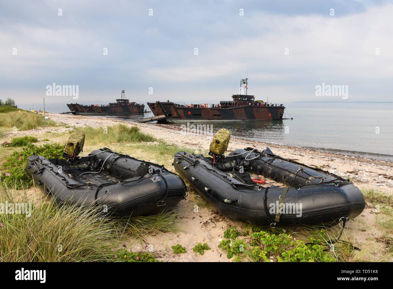 11.06.2019, depuis lundi, le 10 juin, la Marine royale britannique gère la guerre amphibie avec le débarquement de l'HMS Albion dans le nord de l'Eckernforder bay à proximité du camping Gut Ludwigsburg près de Langholz dans le cadre de l'Manovers BALTOPS 2019. LCU Mk 10 L9732 et L9734 avec rampes ouvertes sur l'avant et deux bateaux gonflables à l'avant. gurnd Dans le monde d'utilisation | Banque D'Images