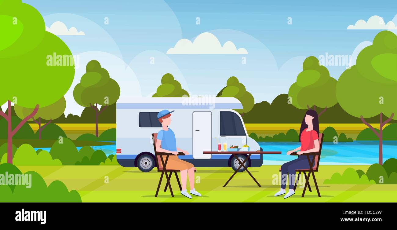 Couple sitting at table près de camping famille semi-remorque caravane voiture homme femme spendingtime togeher concept beautful vacances d'été nature paysage Illustration de Vecteur