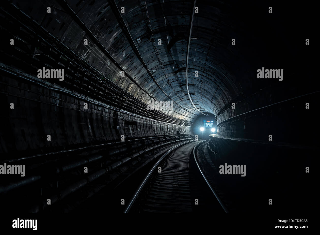 Le train dans le tunnel. Banque D'Images
