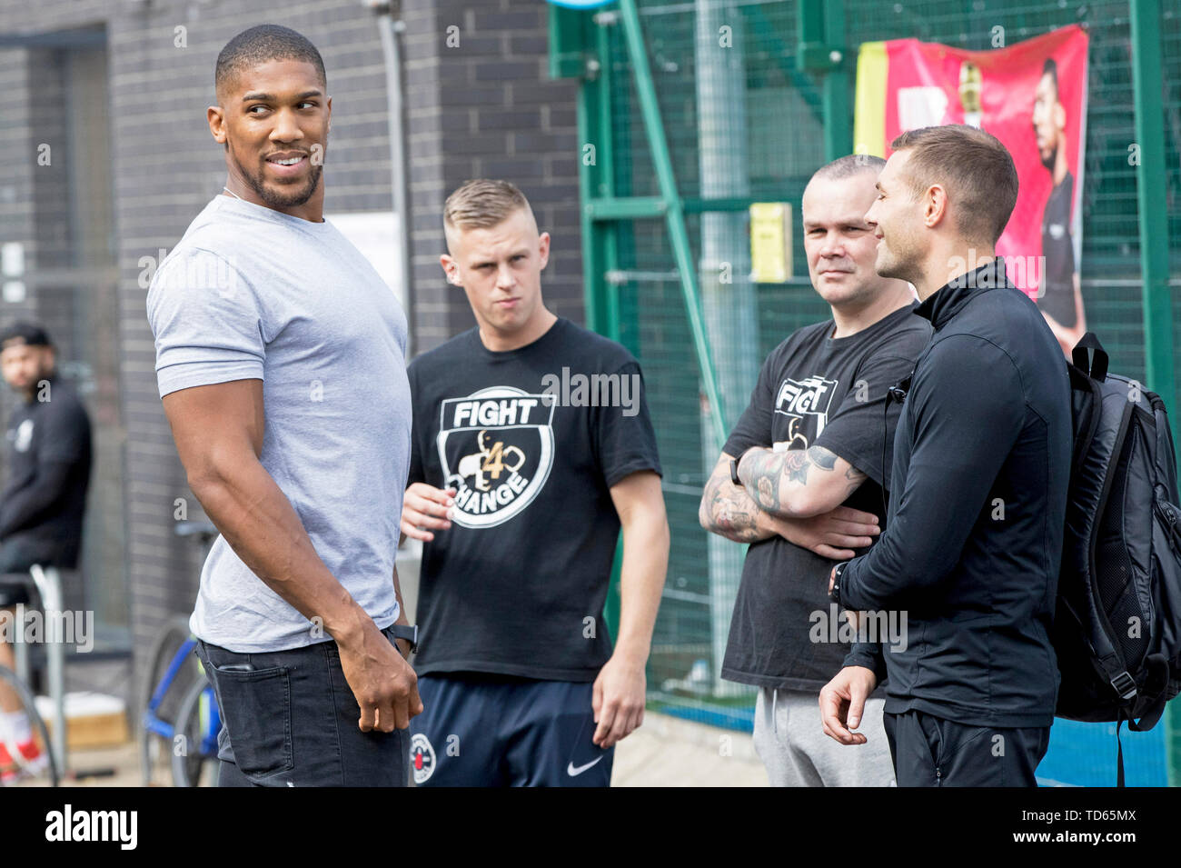 Anthony Joshua arrive pour le lancement de faite par le sport, une nouvelle campagne réunissant une coalition d'organismes de bienfaisance soutenir les jeunes défavorisés par le sport, à la Black Prince Trust à Lambeth. Banque D'Images