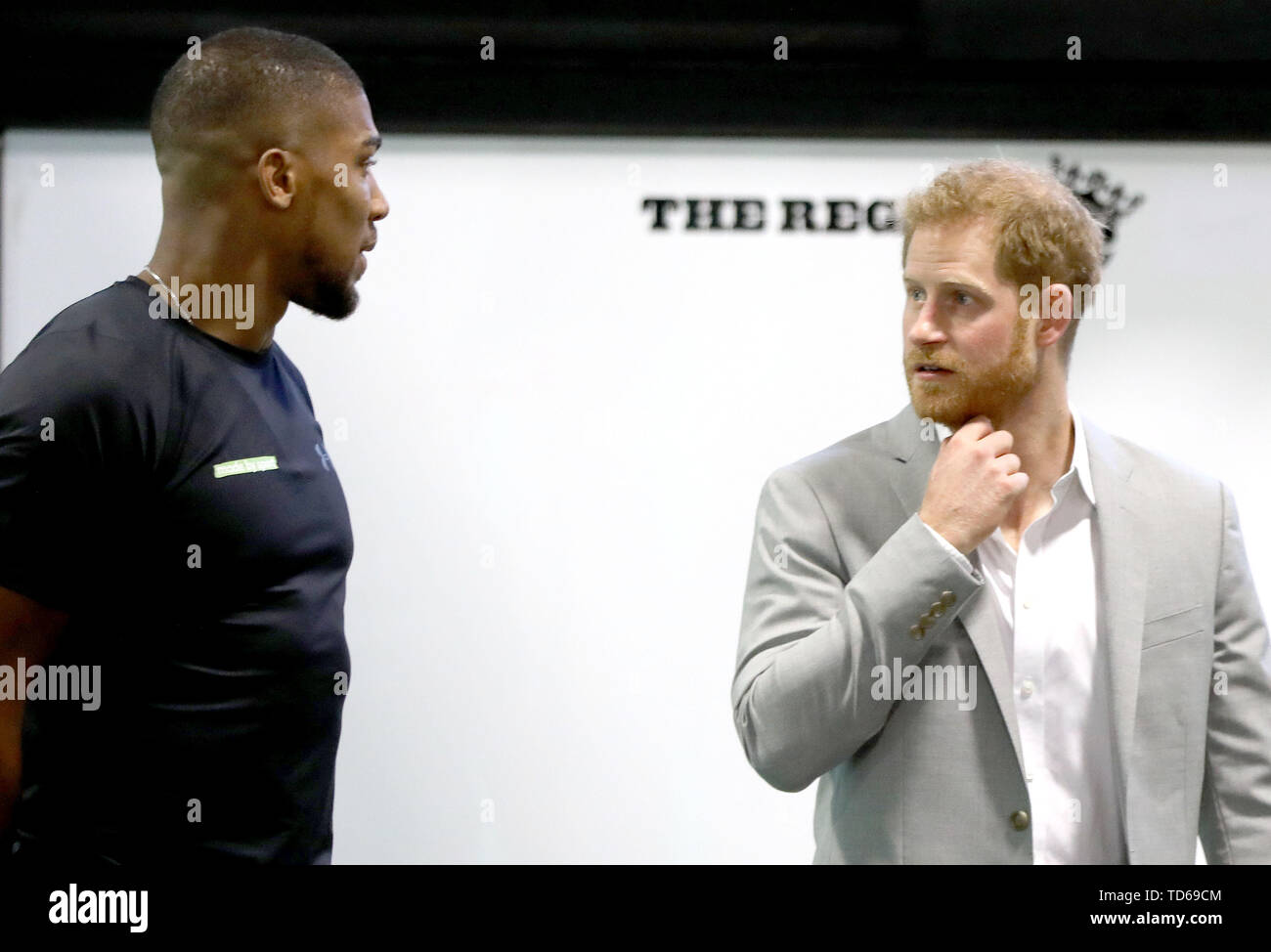 Le duc de Sussex, parle de boxer Anthony Joshua lors du lancement de faite par le sport, une nouvelle campagne réunissant une coalition d'organismes de bienfaisance soutenir les jeunes défavorisés par le sport, à la Black Prince Trust à Lambeth. Banque D'Images