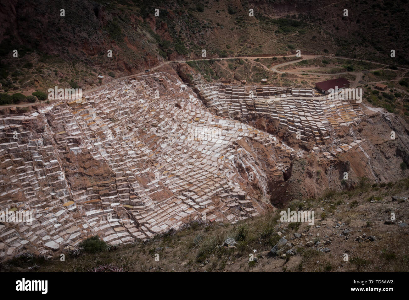 Les mines de sel de Maras au Pérou d'en haut Banque D'Images