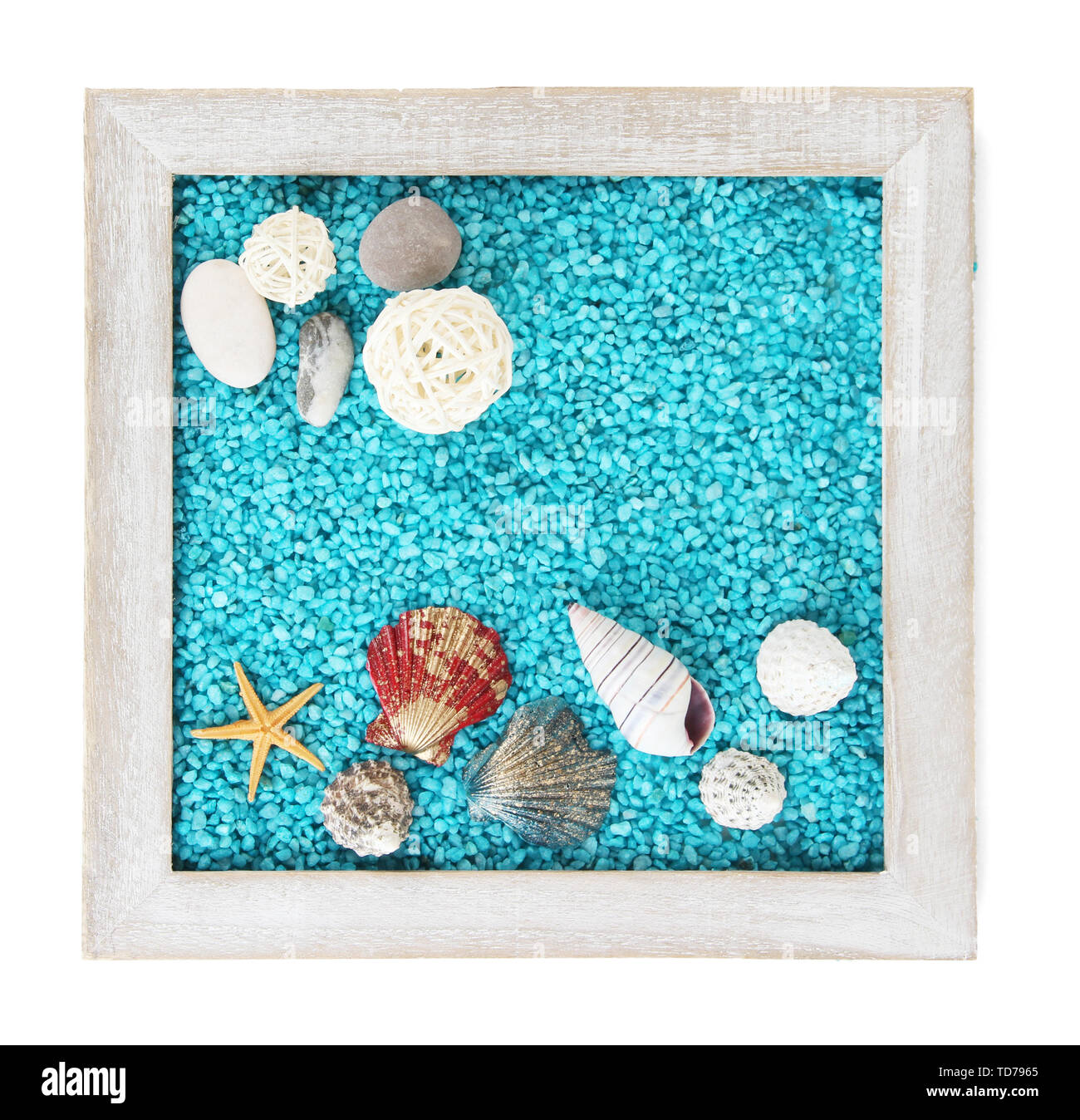 De couleur sable avec des coquillages décoratifs isolated on white Banque D'Images